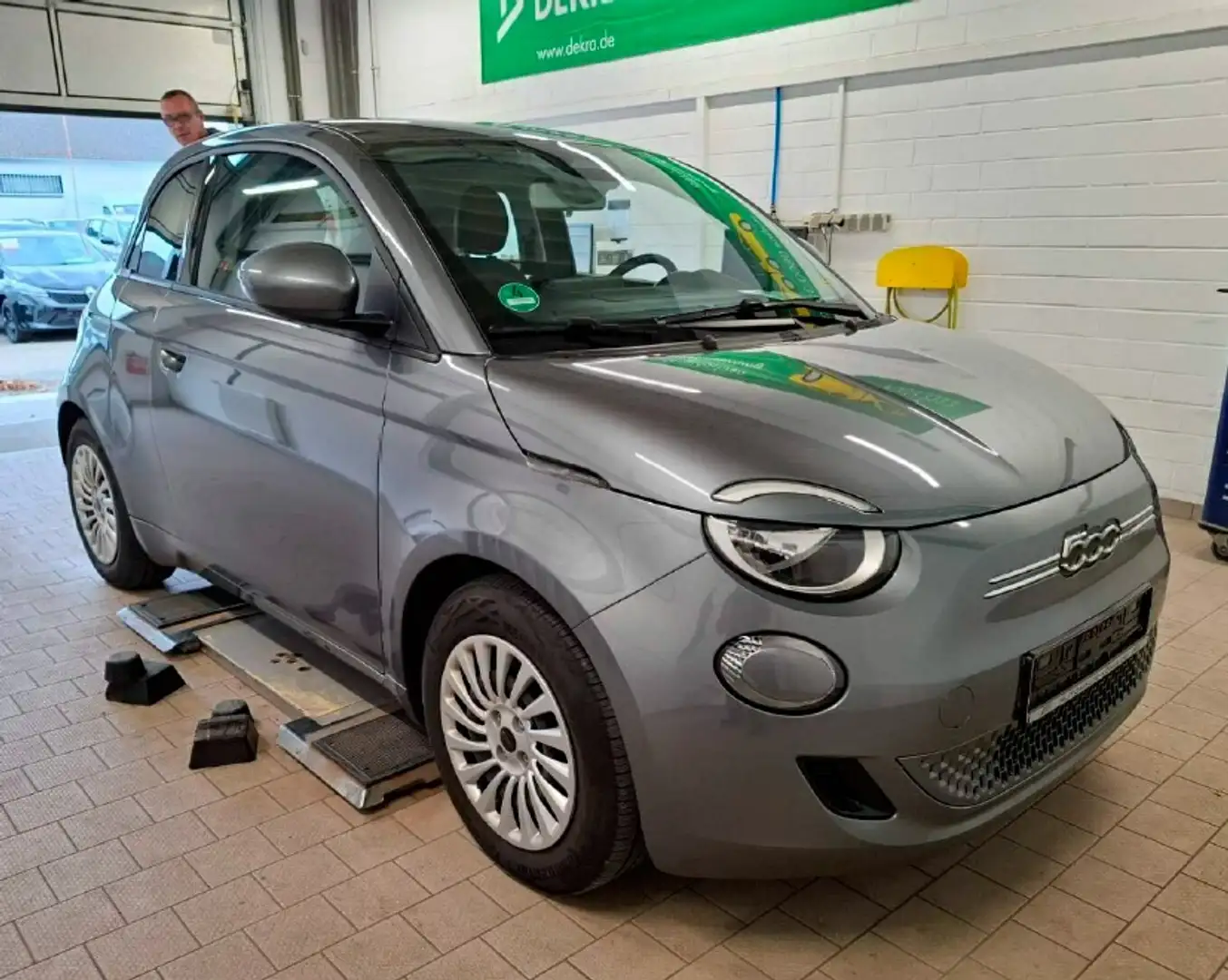 Fiat 500e 3+1 42 kWh 320 Km Reichweite Navi - Klima Grau - 1