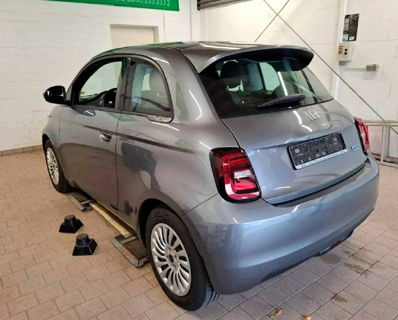 Fiat 500e 3+1 42 kWh 320 Km Reichweite Navi - Klima Grau - 2