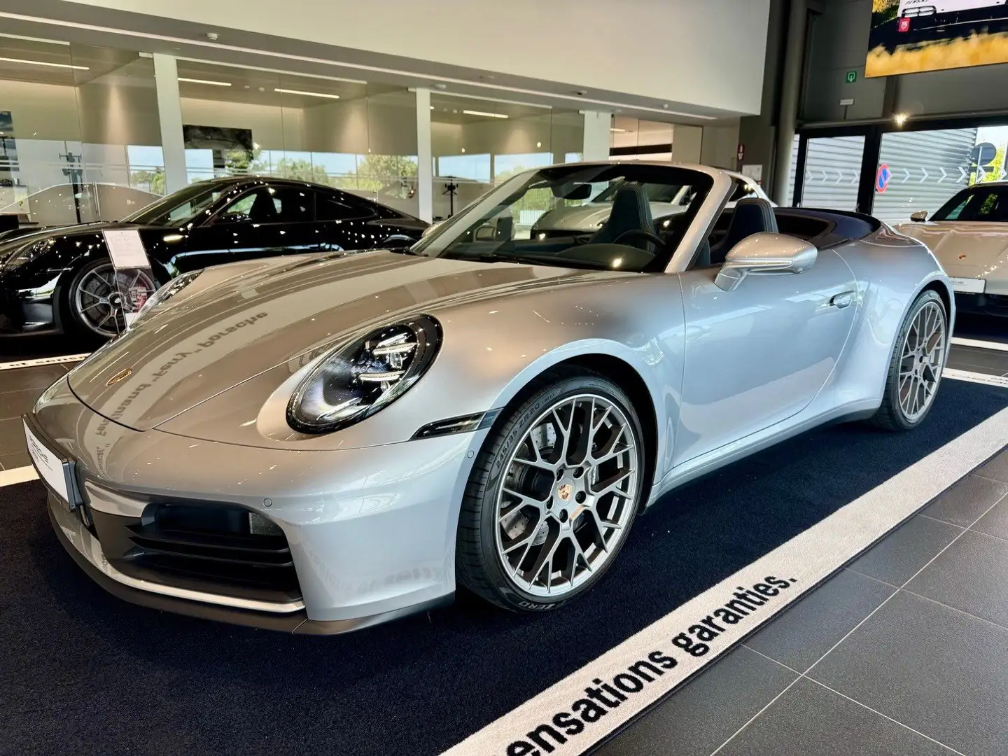 Porsche 992 911 Carrera Cabriolet 3.0 Turbo PDK Argent - 2