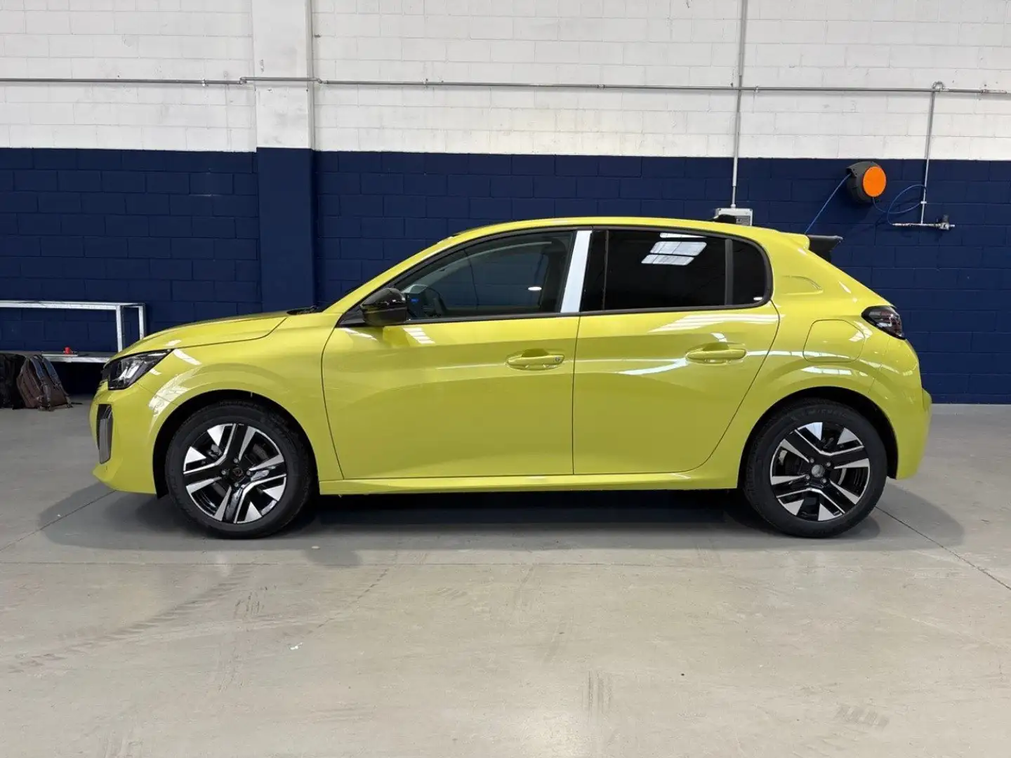 Peugeot 208 Allure Hybrid 100 e-DCS6 auto Gelb - 2