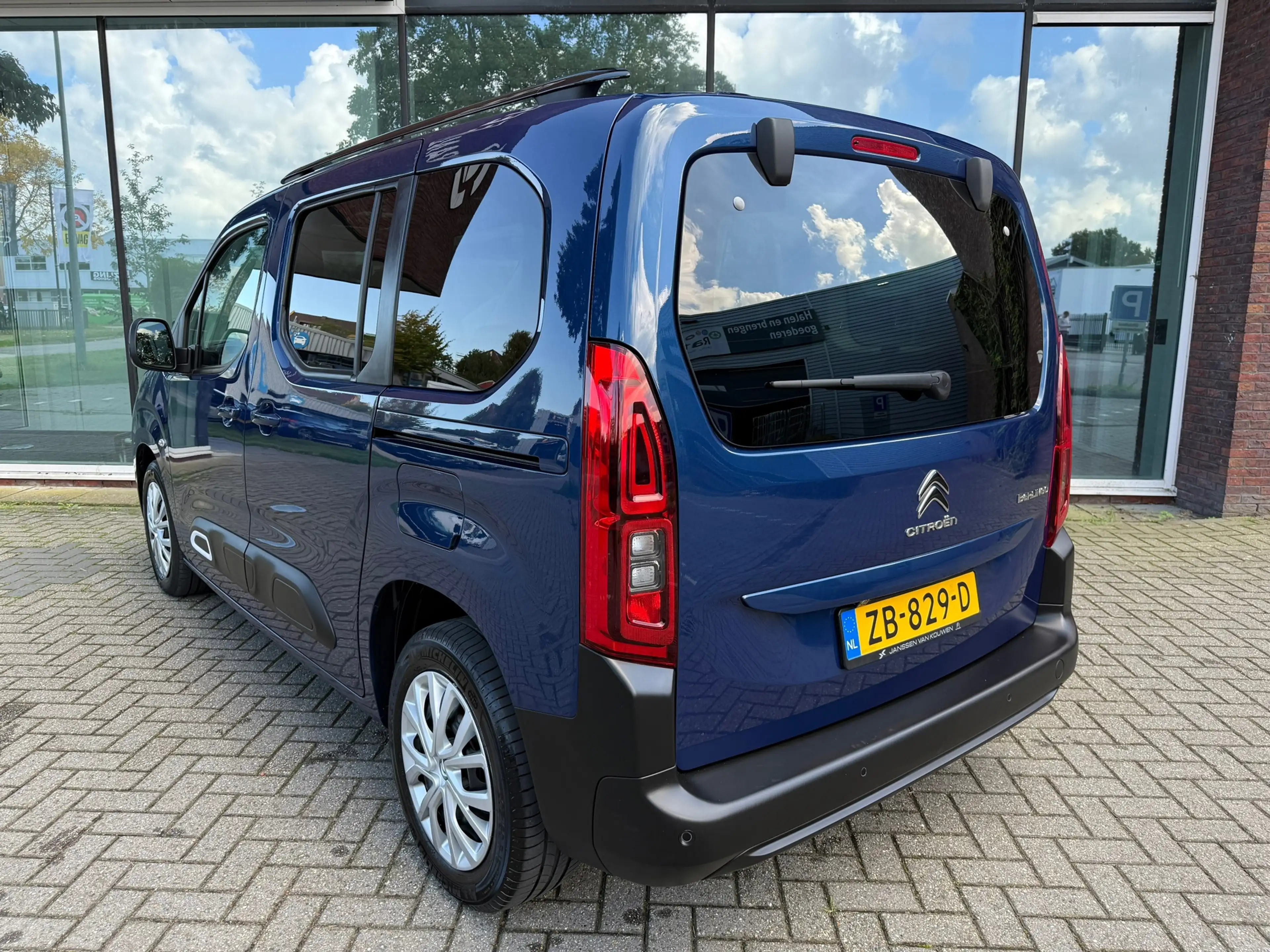Citroen Berlingo 1.2 Turbo Shine - Climate - Panodak - Camera - Nav — photo 38