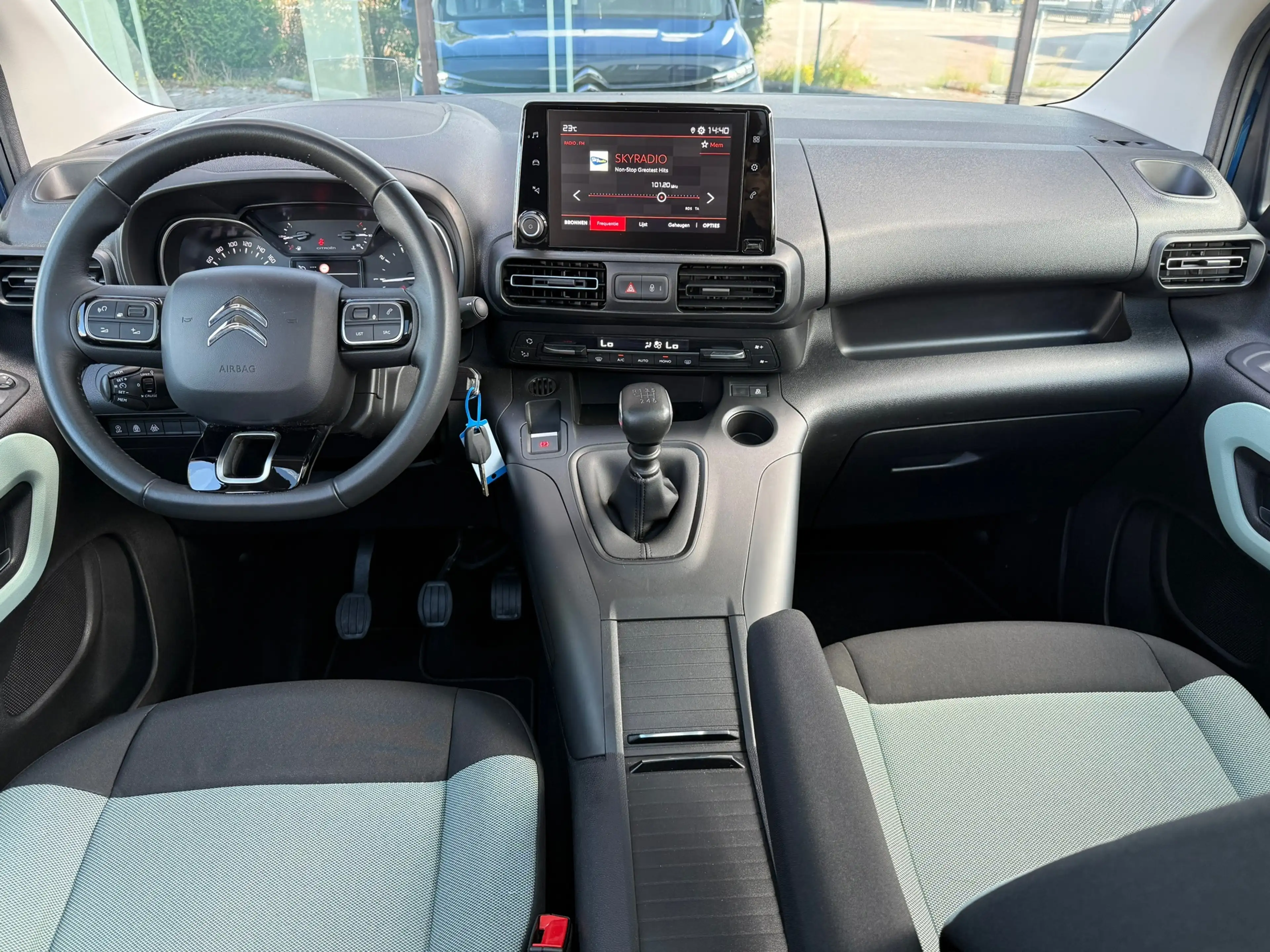 Citroen Berlingo 1.2 Turbo Shine - Climate - Panodak - Camera - Nav — photo 4