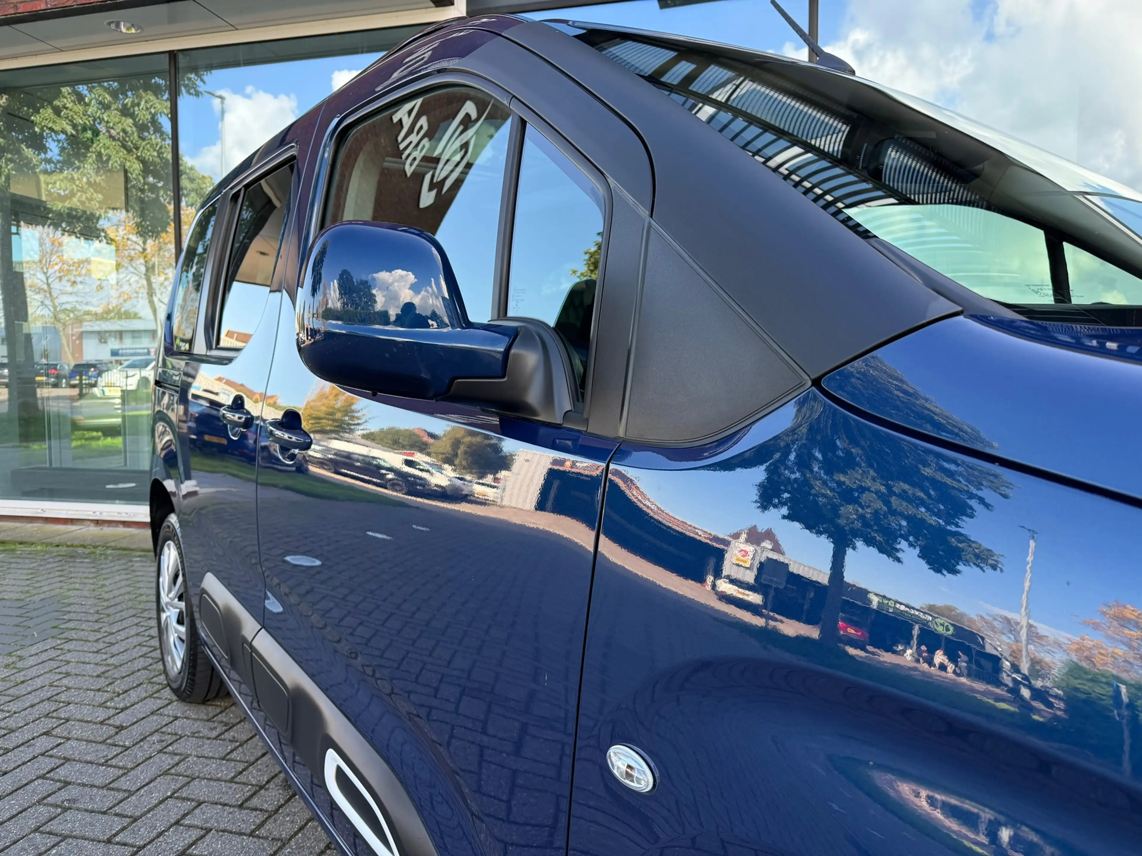 Citroen Berlingo 1.2 Turbo Shine - Climate - Panodak - Camera - Nav — photo 17