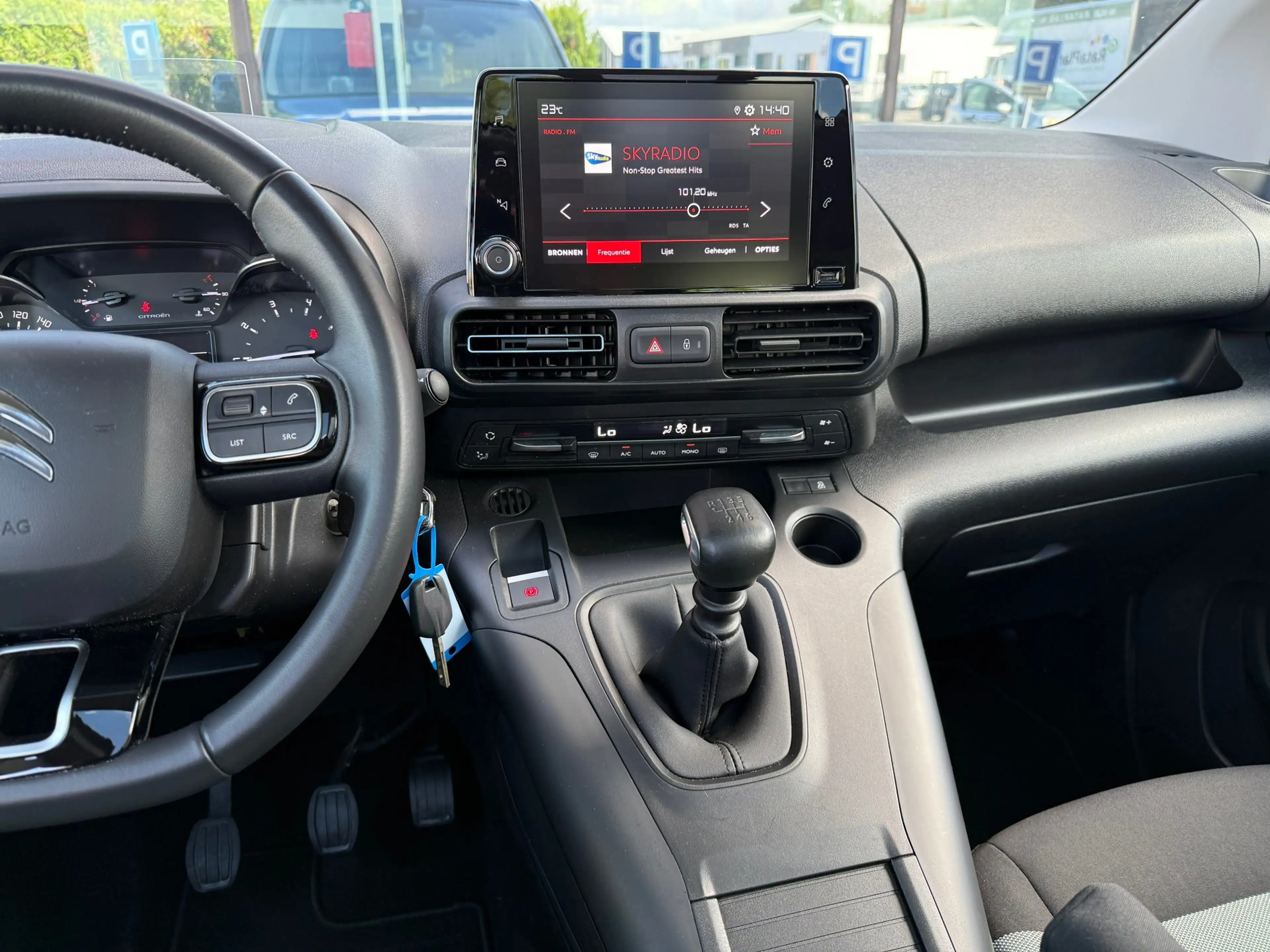 Citroen Berlingo 1.2 Turbo Shine - Climate - Panodak - Camera - Nav — photo 12