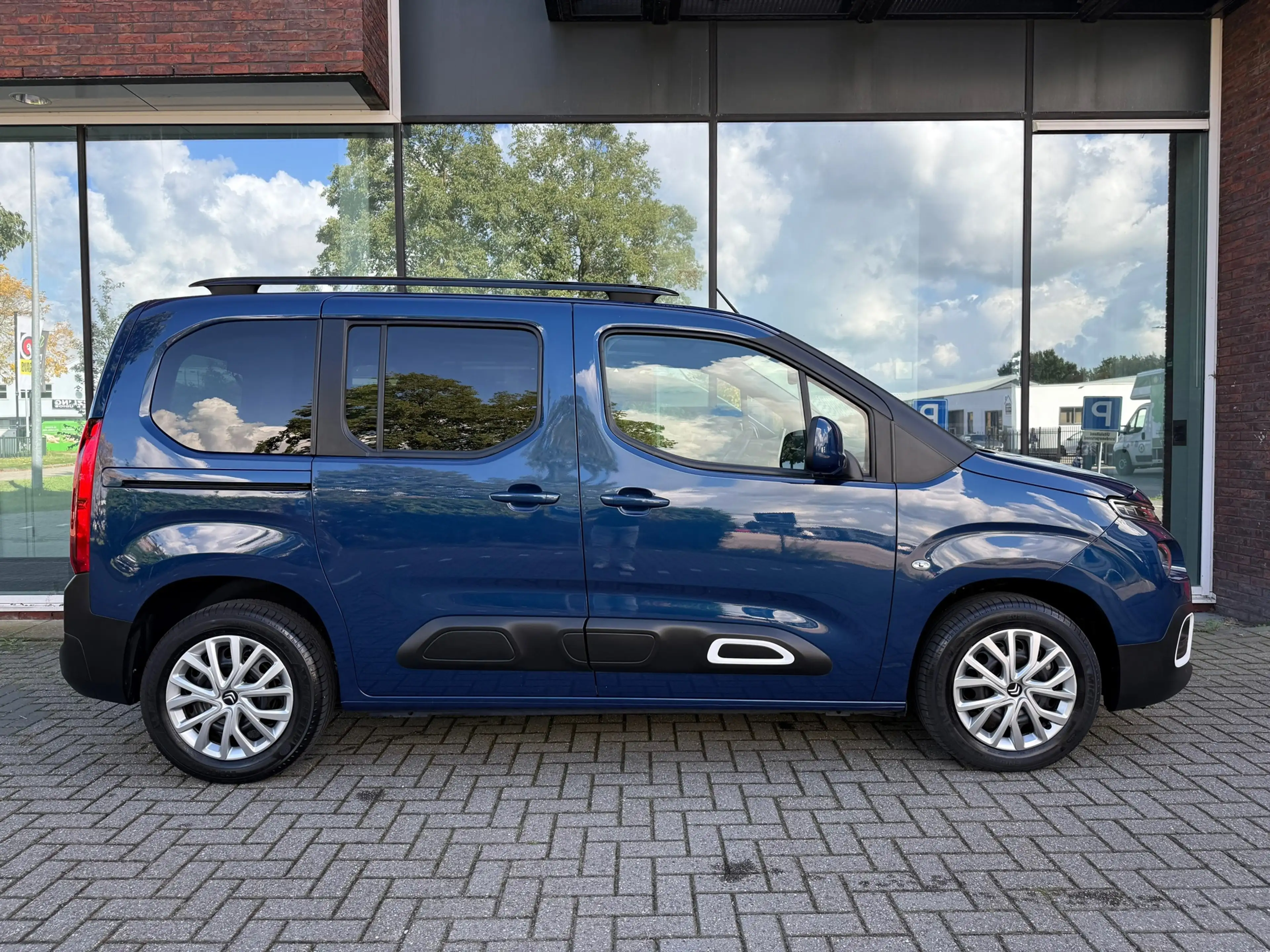 Citroen Berlingo 1.2 Turbo Shine - Climate - Panodak - Camera - Nav — photo 19