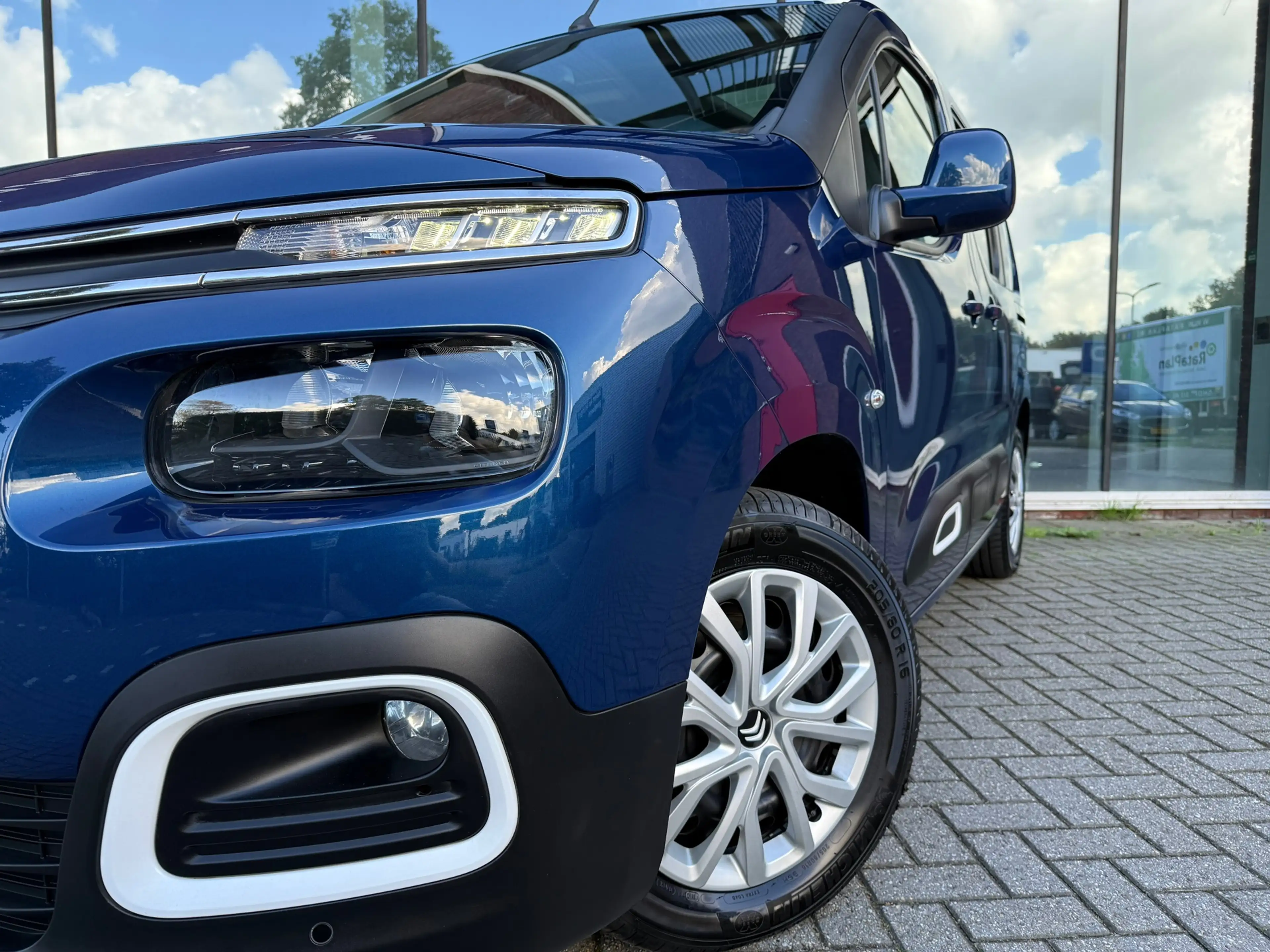 Citroen Berlingo 1.2 Turbo Shine - Climate - Panodak - Camera - Nav — photo 3