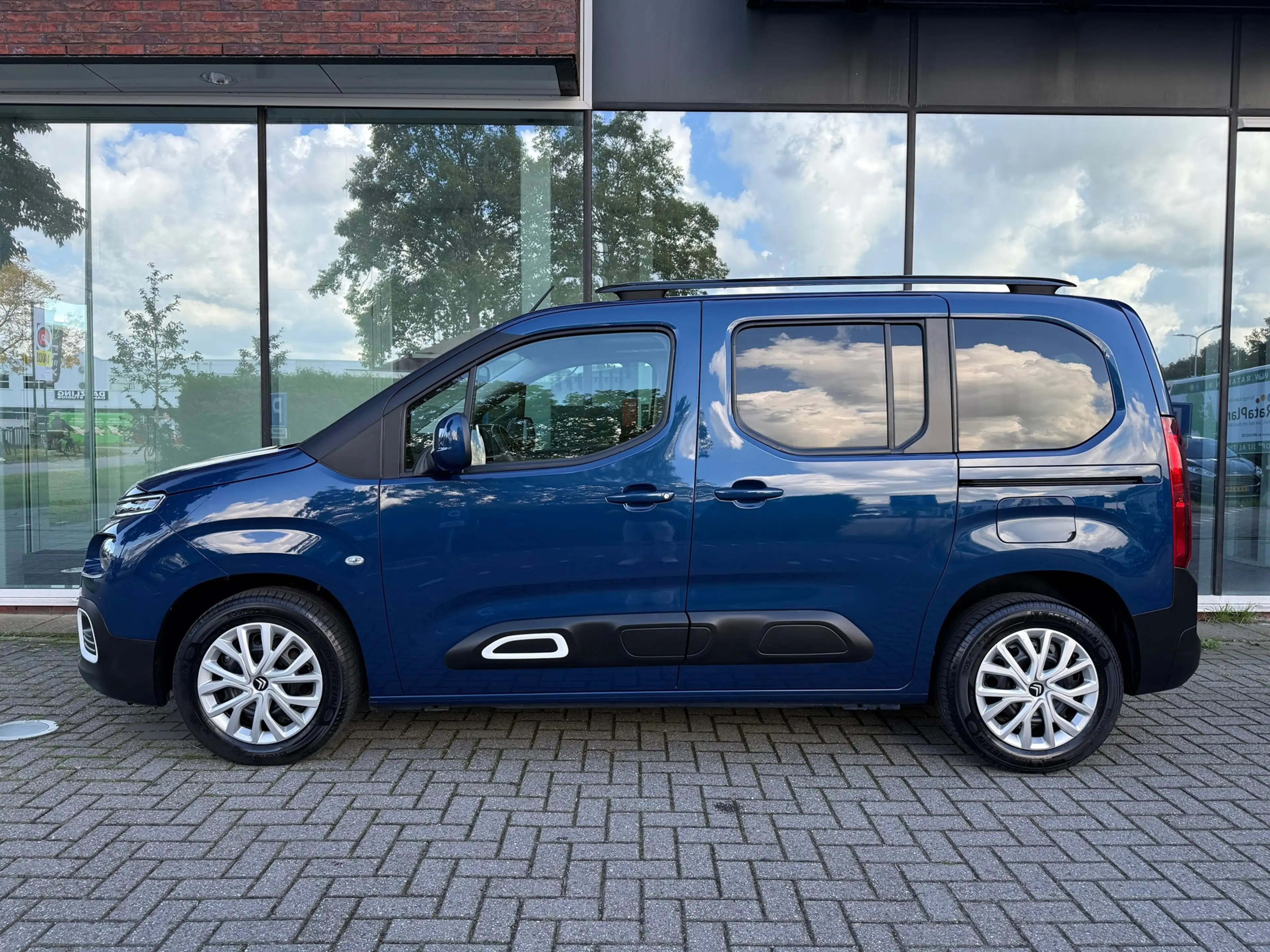 Citroen Berlingo 1.2 Turbo Shine - Climate - Panodak - Camera - Nav — photo 7