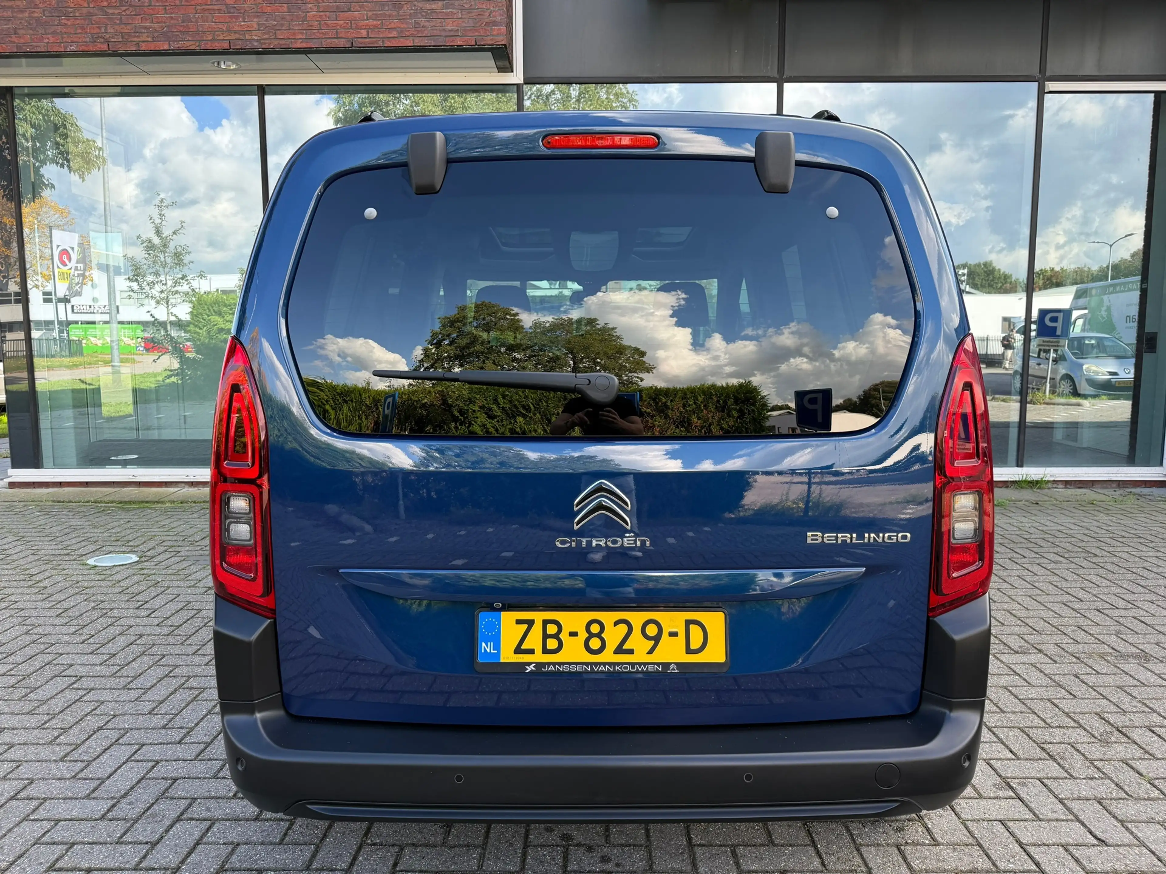 Citroen Berlingo 1.2 Turbo Shine - Climate - Panodak - Camera - Nav — photo 29
