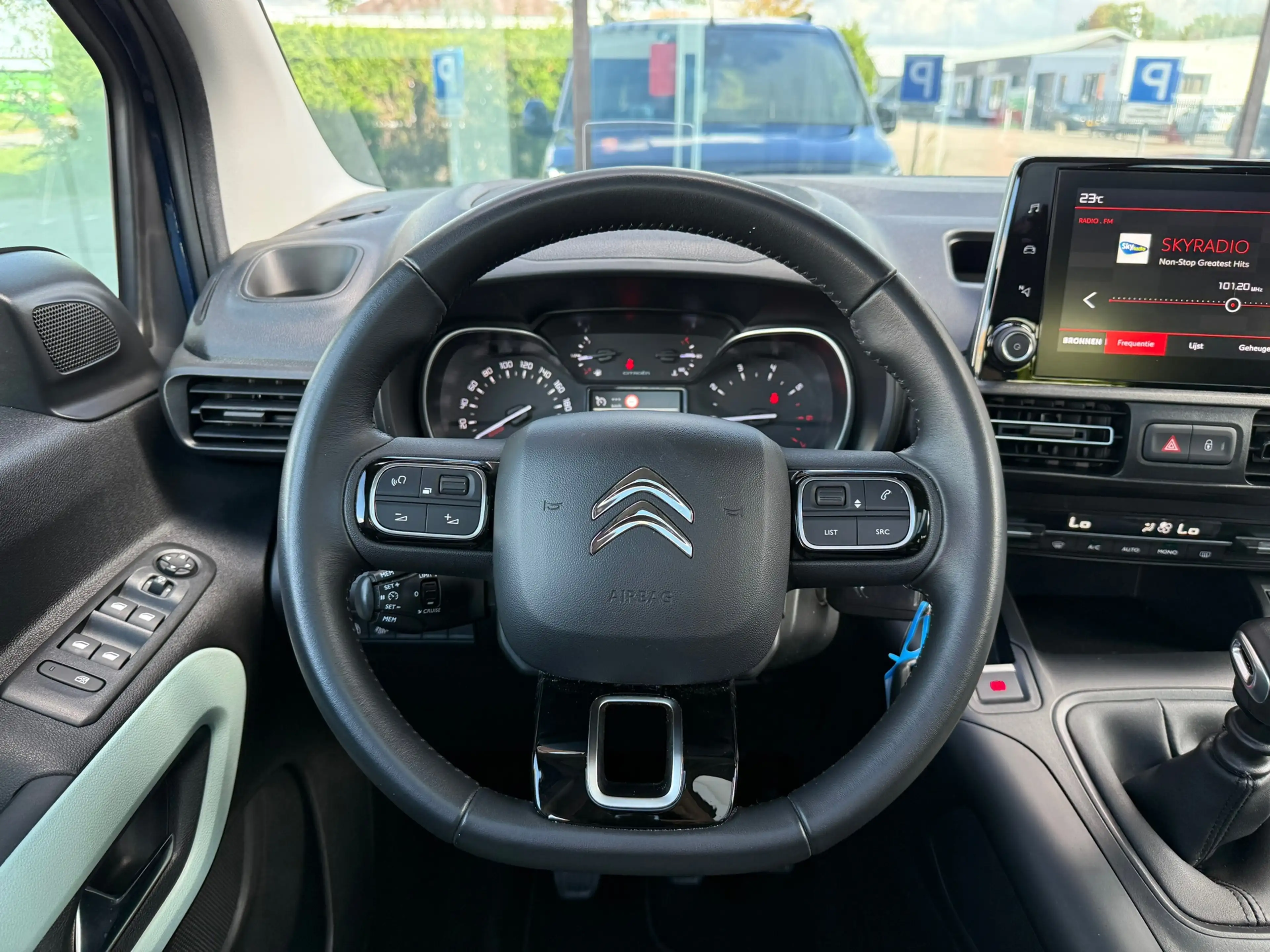 Citroen Berlingo 1.2 Turbo Shine - Climate - Panodak - Camera - Nav — photo 10