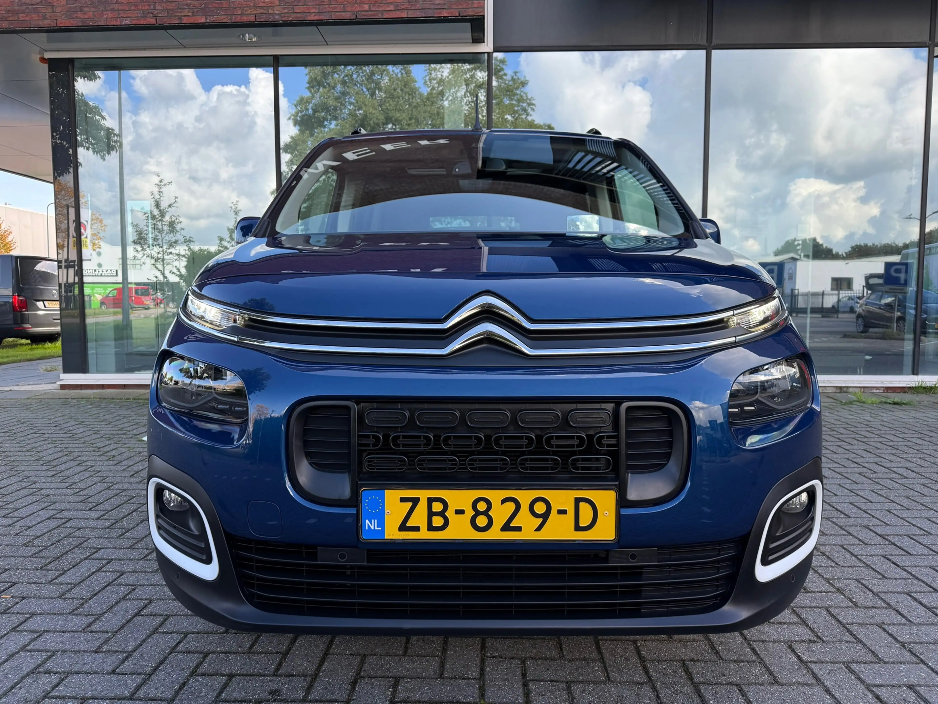 Citroen Berlingo 1.2 Turbo Shine - Climate - Panodak - Camera - Nav — photo 13