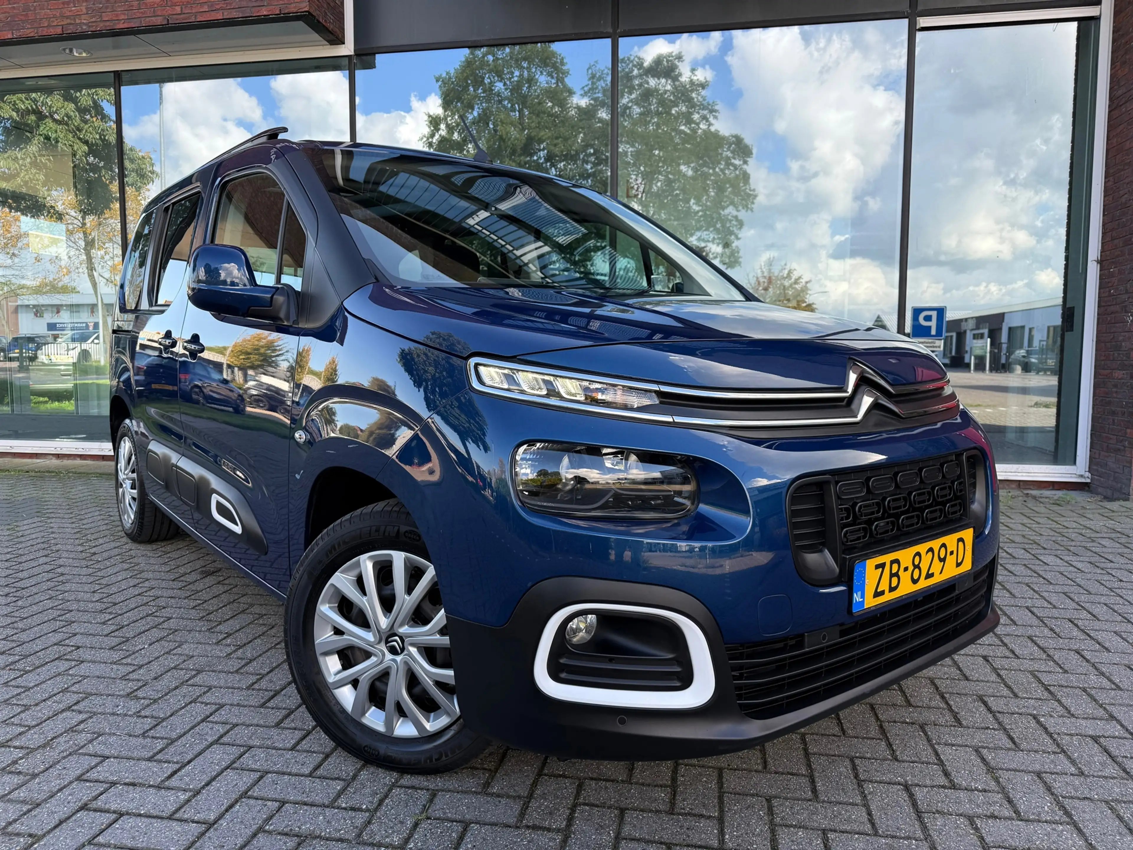 Citroen Berlingo 1.2 Turbo Shine - Climate - Panodak - Camera - Nav — photo 15