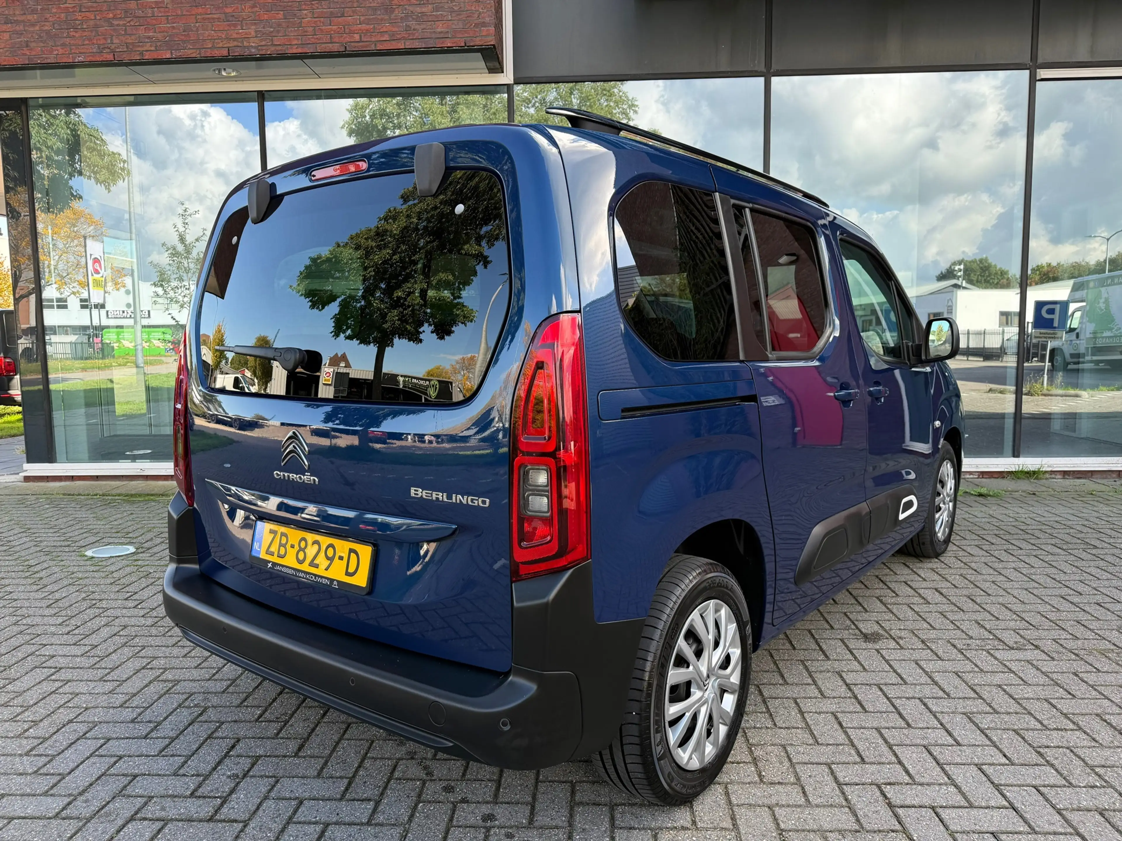 Citroen Berlingo 1.2 Turbo Shine - Climate - Panodak - Camera - Nav — photo 25