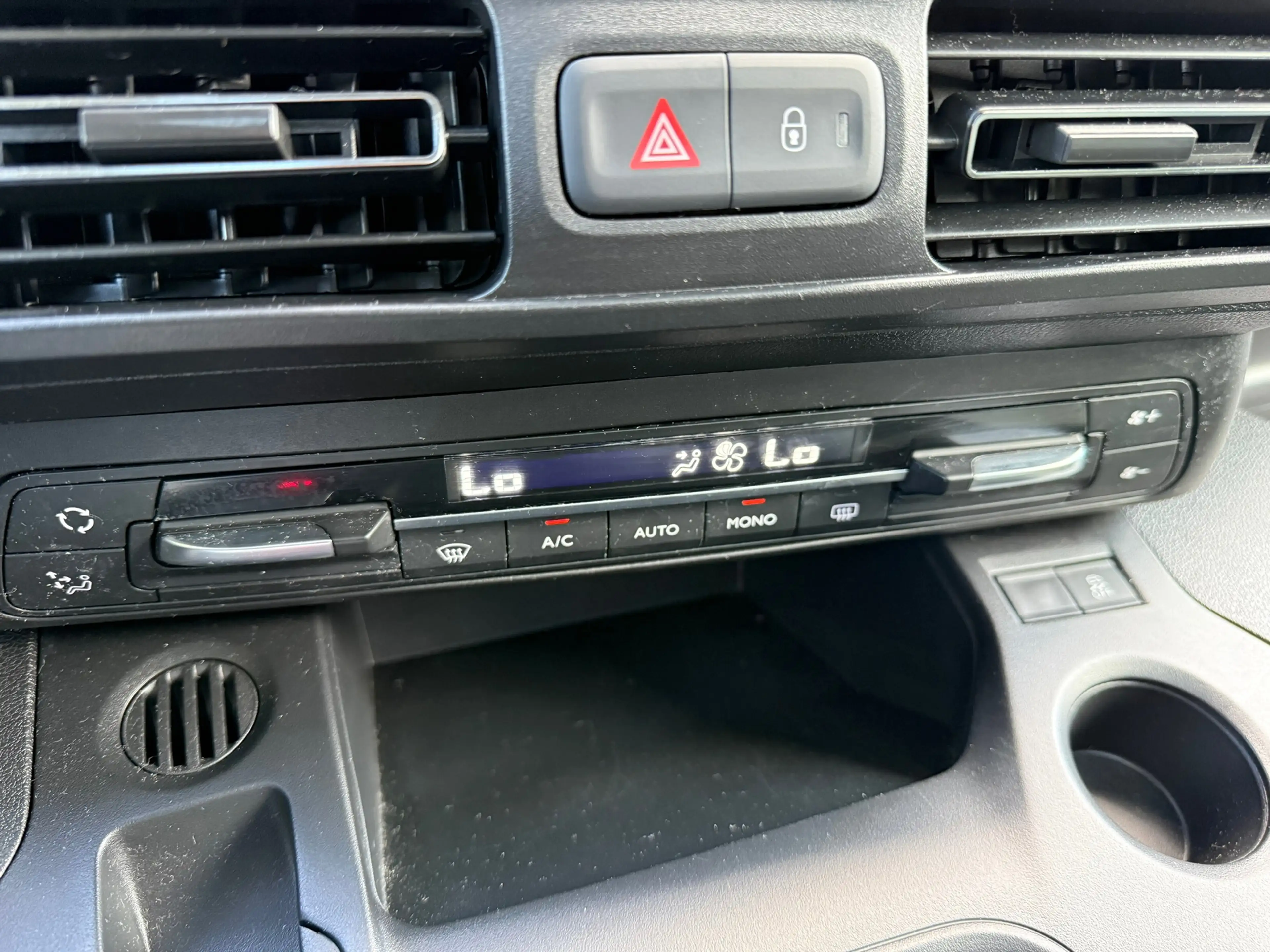Citroen Berlingo 1.2 Turbo Shine - Climate - Panodak - Camera - Nav — photo 39