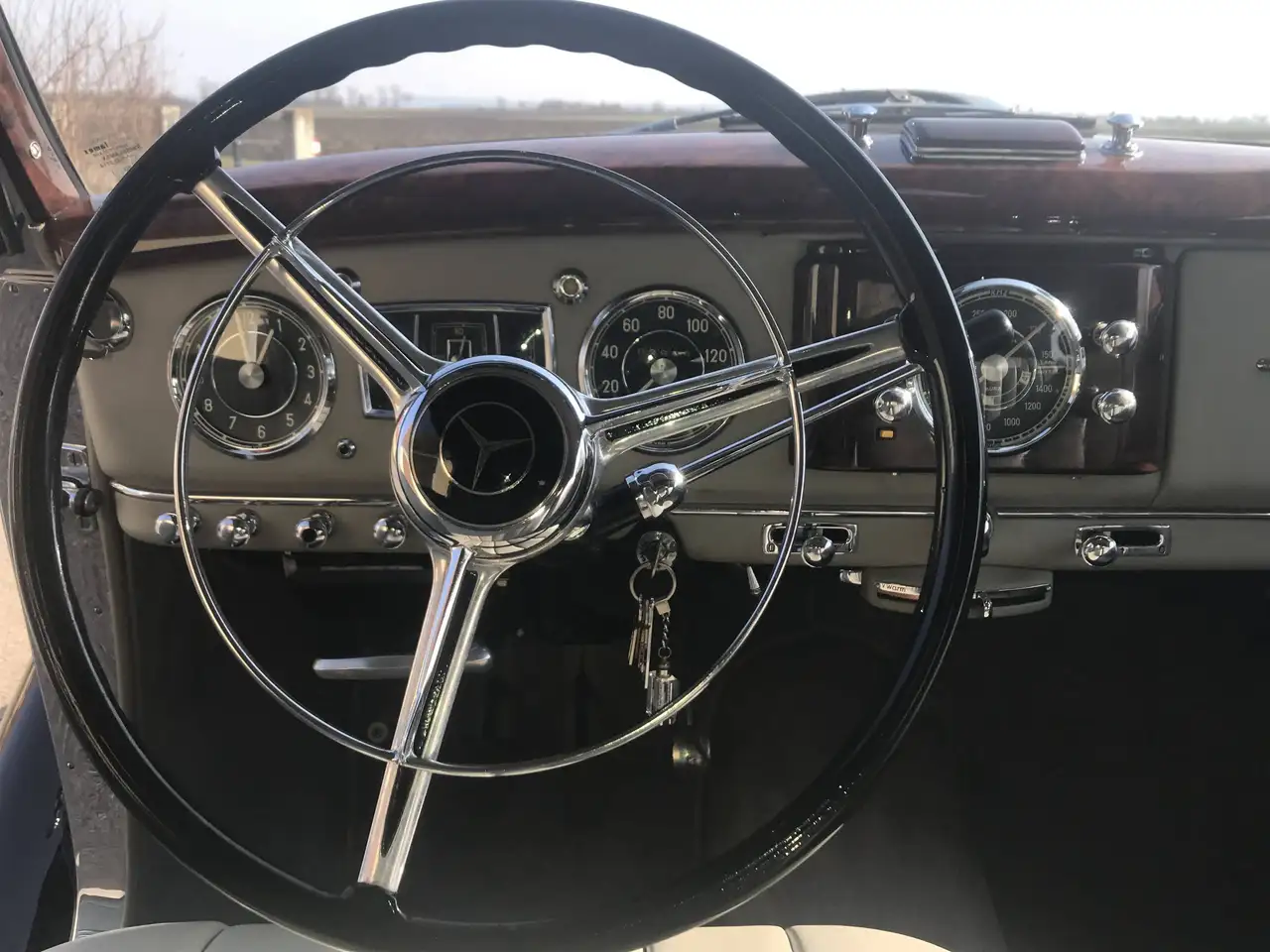 Mercedes-Benz 220 Cabrio A W187, foto 5