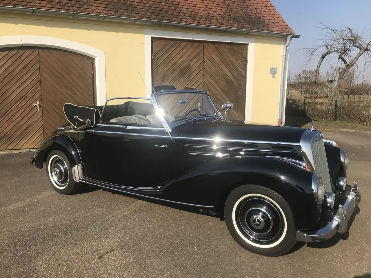Mercedes-Benz 220 Cabrio A W187, foto 1