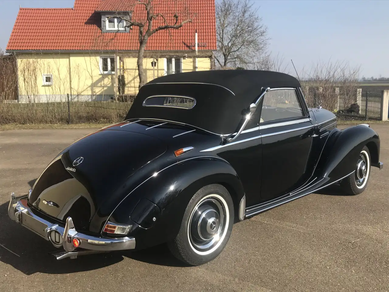 Mercedes-Benz 220 Cabrio A W187, foto 2