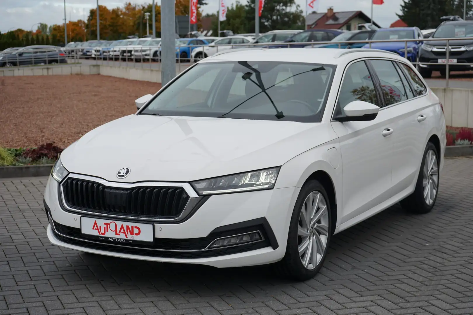 Skoda Octavia Combi First Edition iV SHZ VC LED Navi Weiß - 2