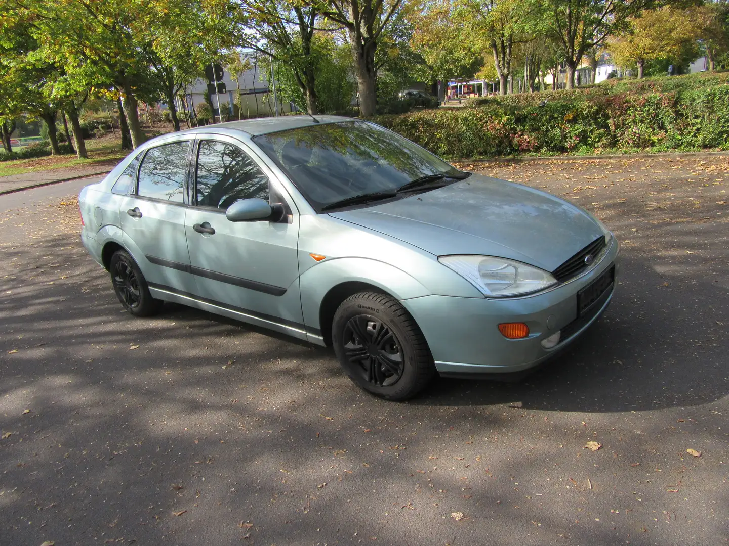 Ford Focus Ghia Blau - 1