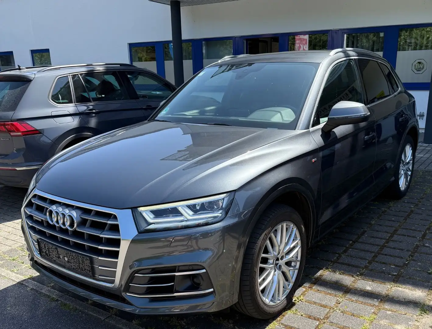 Audi Q5 40 TDI quattro sport/2 x S line/Navi/Tüv NEU Šedá - 1