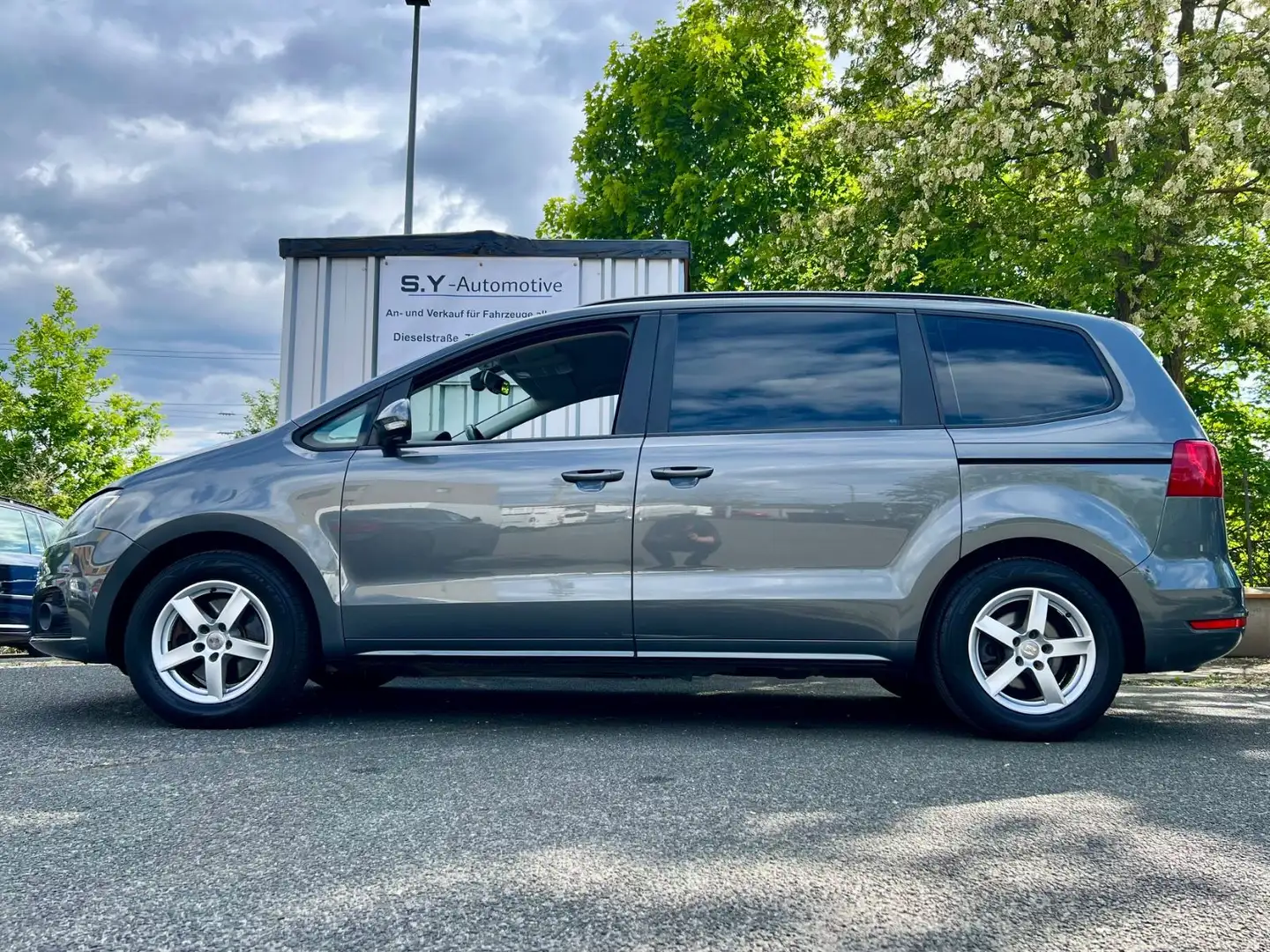 SEAT Alhambra 2.0TDI DSG/Automatik/Navi/Xenon/SHZ/PDC Grijs - 2