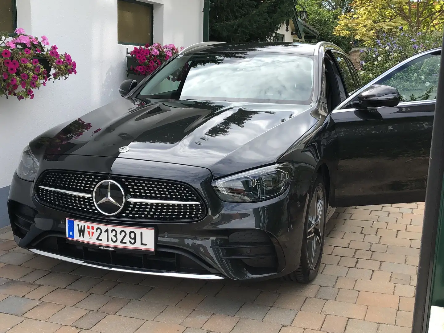 Mercedes-Benz E 220 E 220 d T 4Matic Austria Edition Schwarz - 1