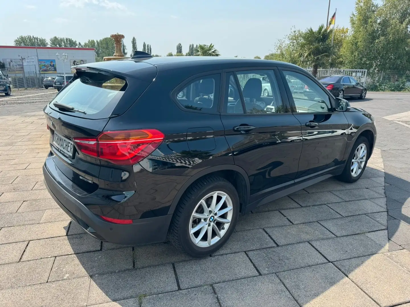 BMW X1 sDrive 18 i Advantage 1.Hand Garantie! Zwart - 2