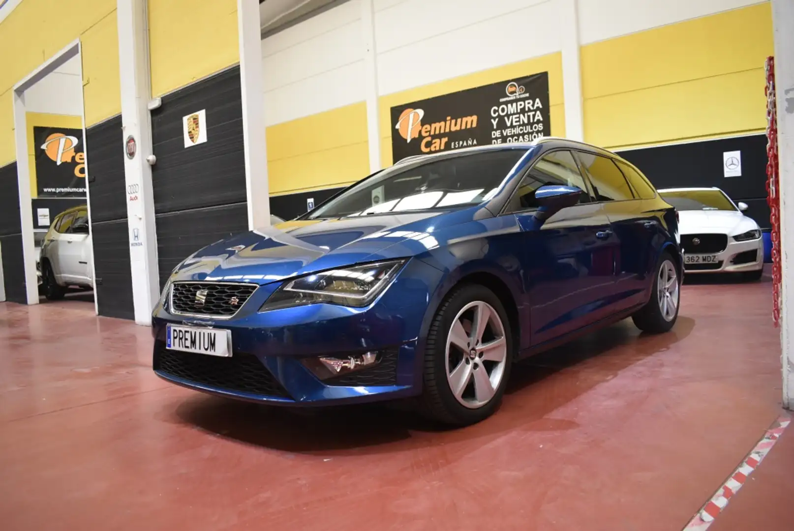 SEAT Leon ST 2.0TDI CR S&S FR 184 Bleu - 1