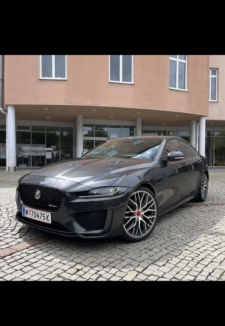 Jaguar XE R-Dynamic SE - 1