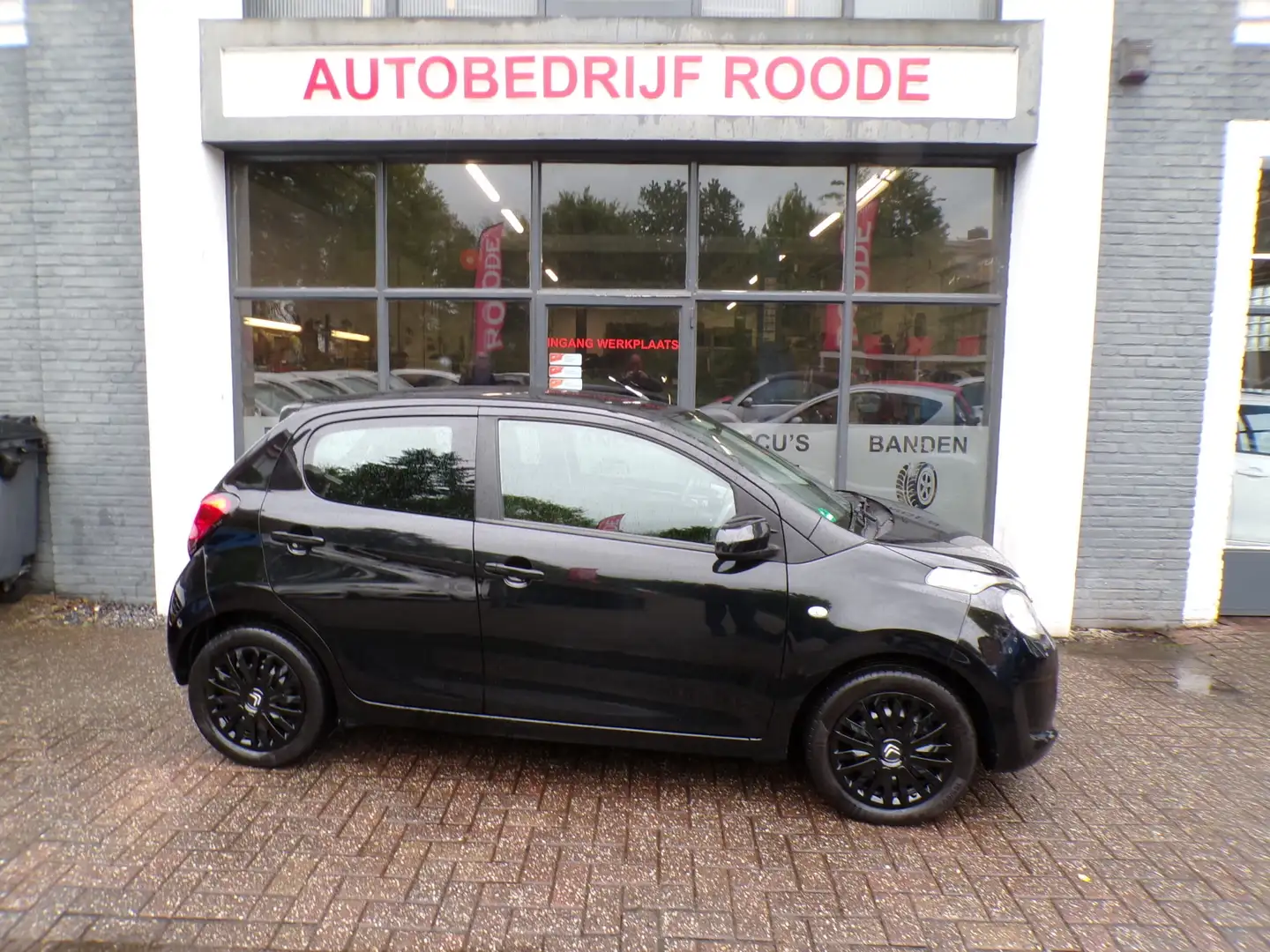 Citroen C1 1.2 PureTech Shine AIRCO,LED, BLACKLINE !!! Zwart - 1