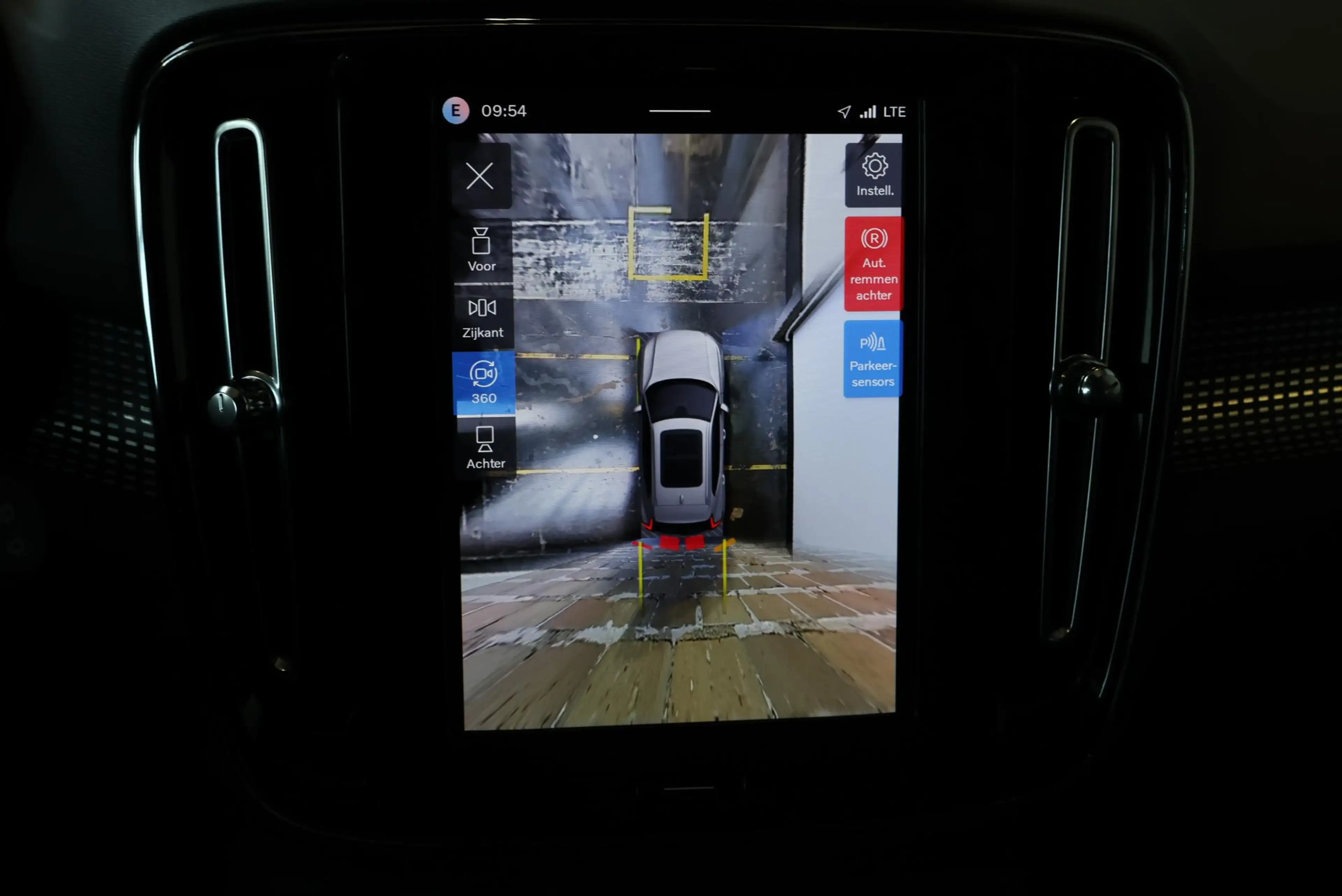 Volvo EX40 Single Motor Extended Range Ultra Black Edition Eu — photo 15