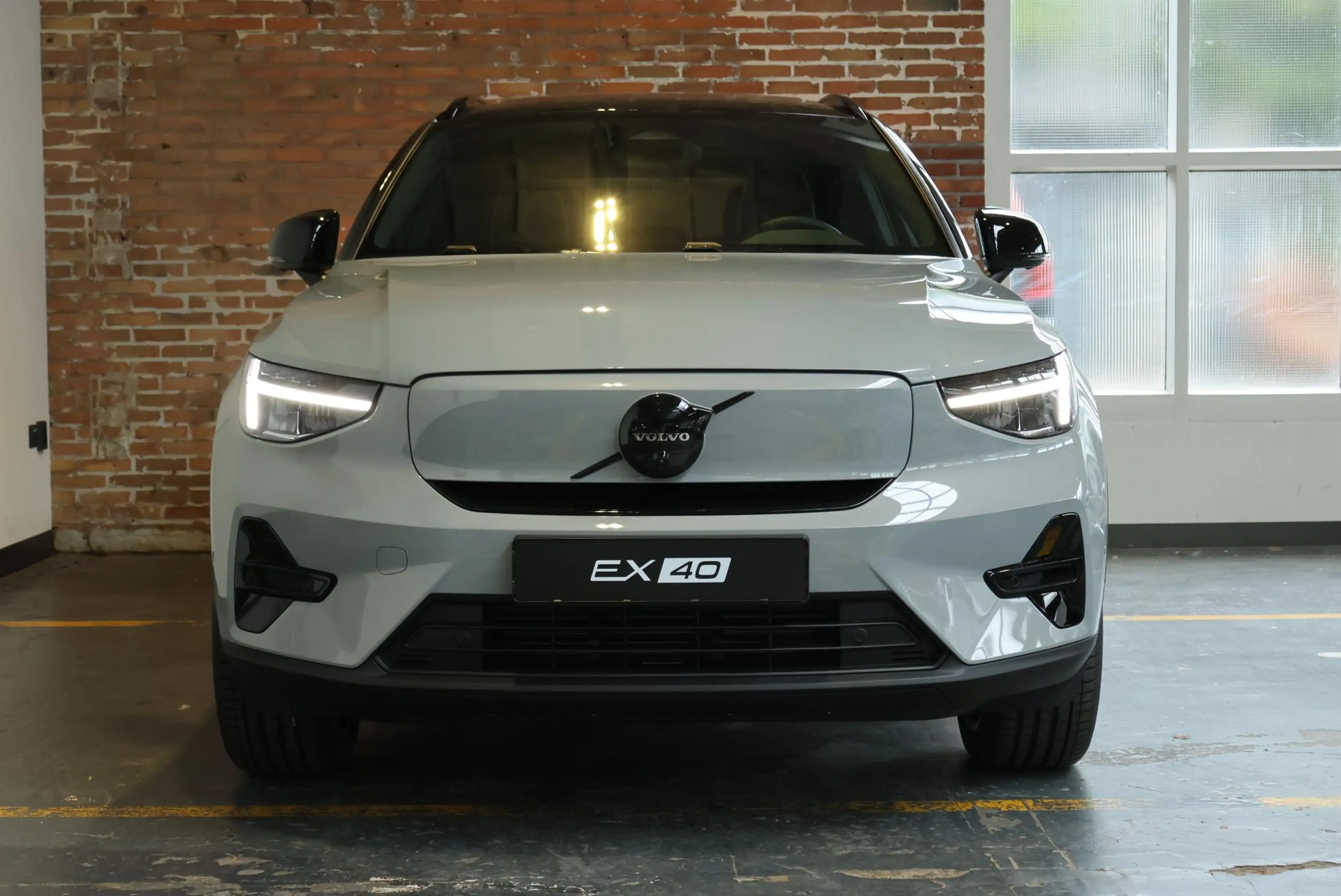 Volvo EX40 Single Motor Extended Range Ultra Black Edition Eu — photo 5