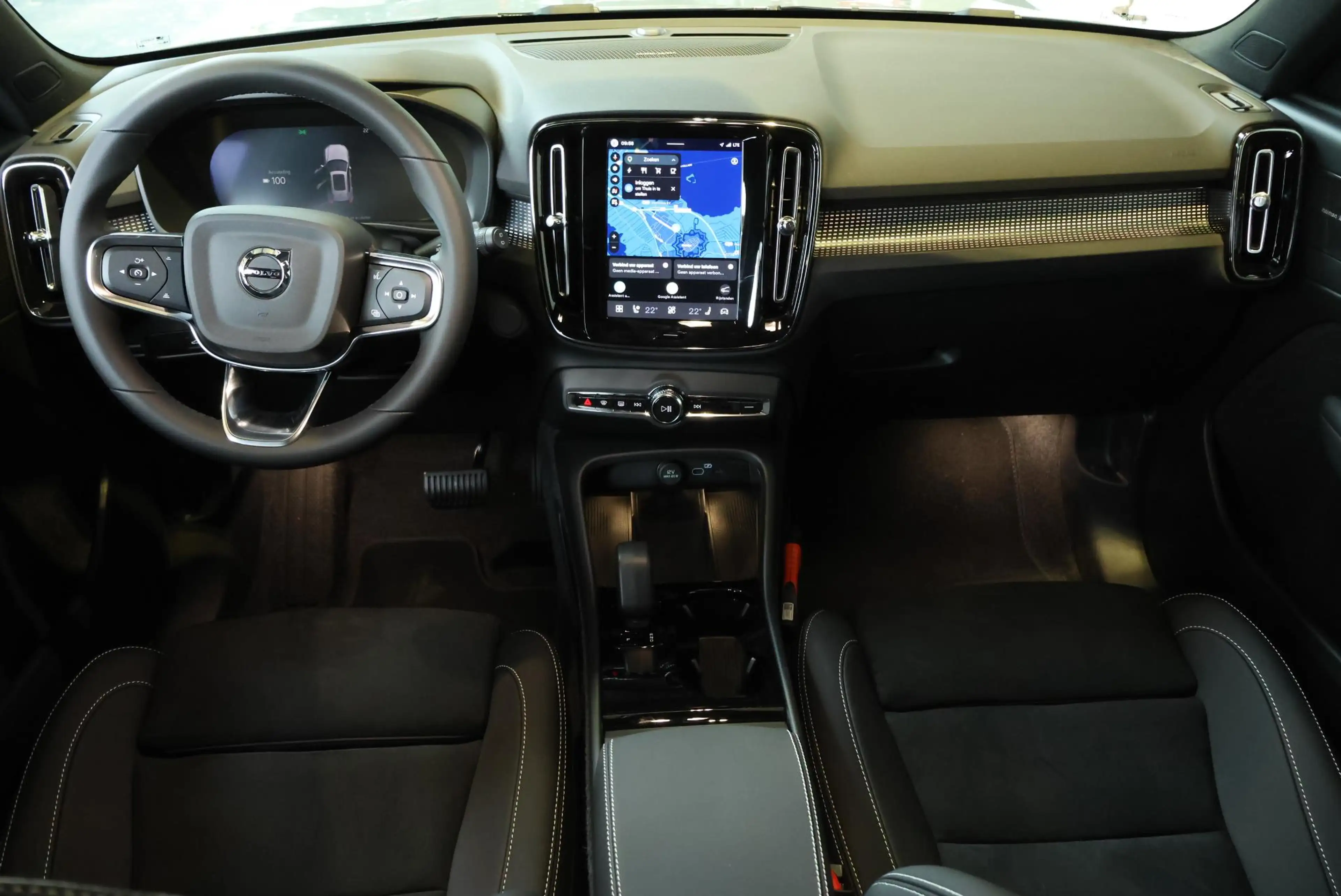 Volvo EX40 Single Motor Extended Range Ultra Black Edition Eu — photo 11