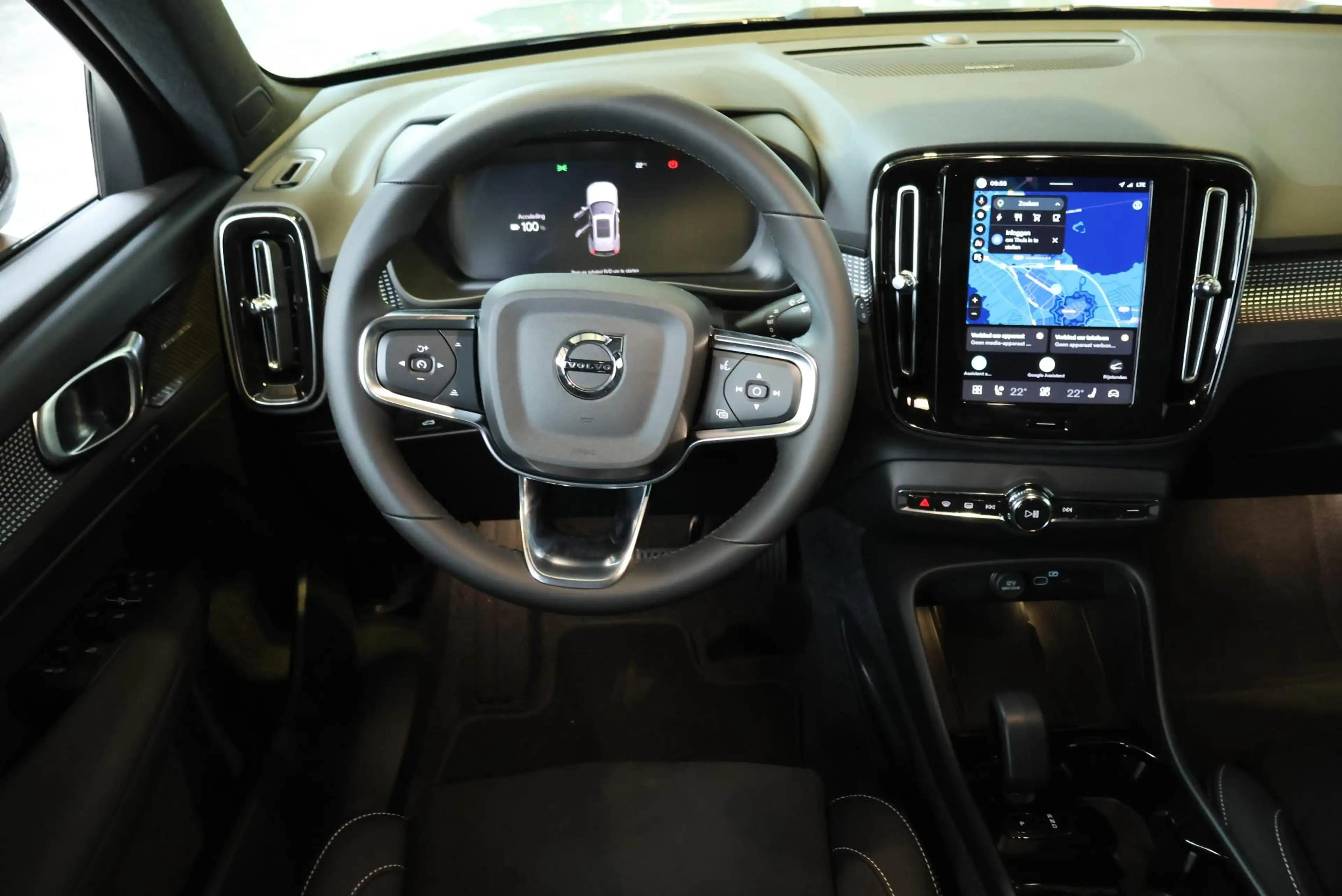 Volvo EX40 Single Motor Extended Range Ultra Black Edition Eu — photo 12
