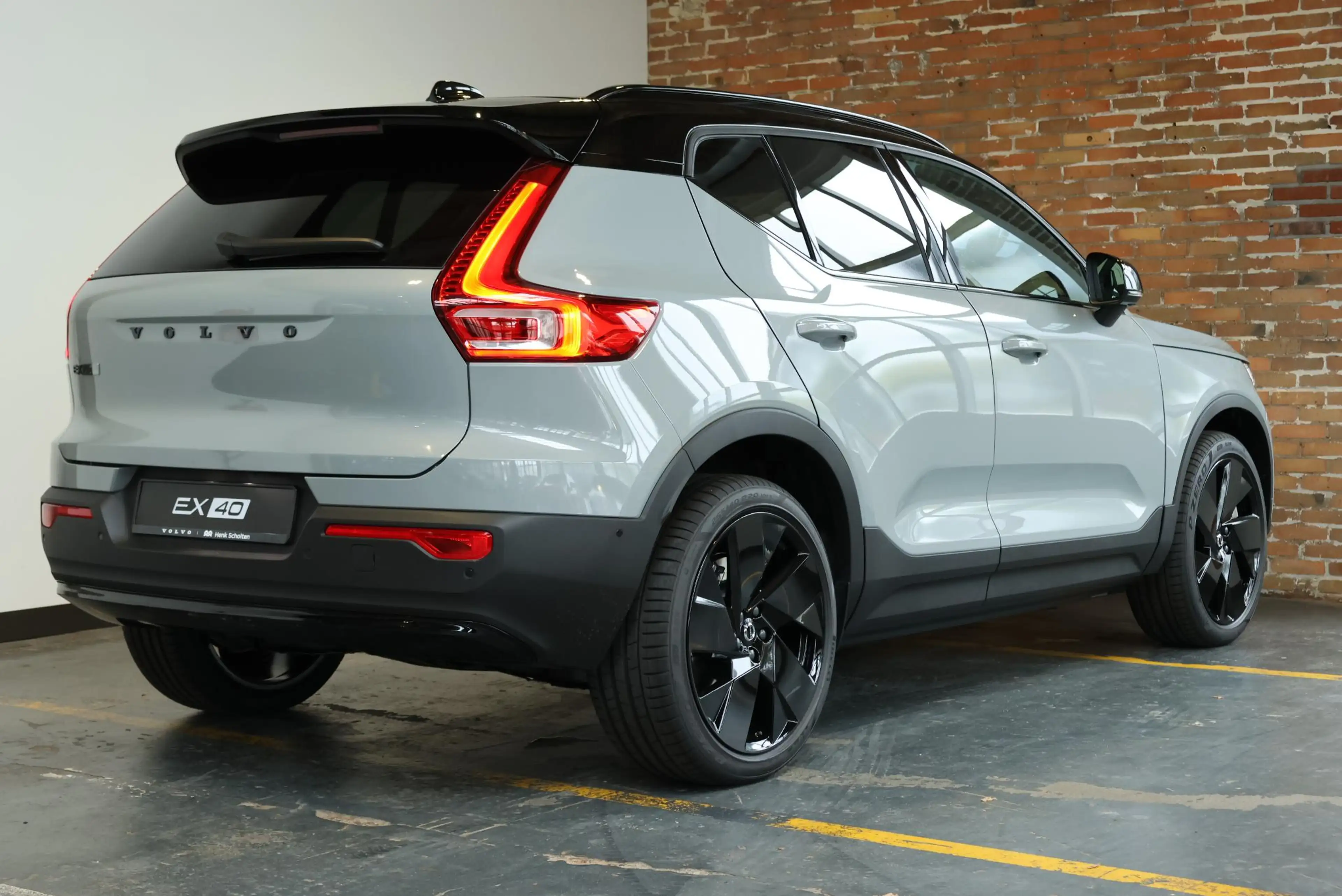 Volvo EX40 Single Motor Extended Range Ultra Black Edition Eu — photo 3