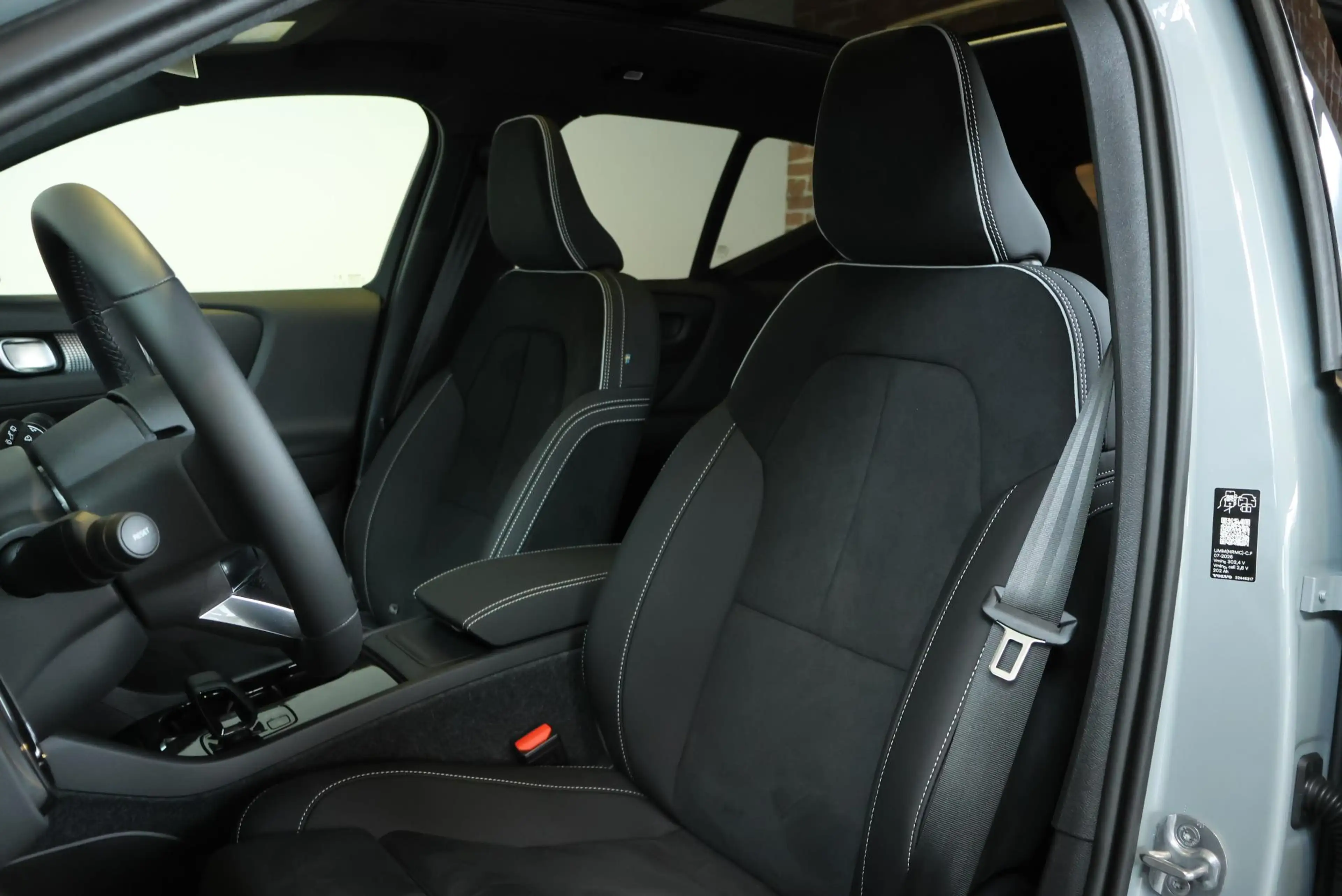 Volvo EX40 Single Motor Extended Range Ultra Black Edition Eu — photo 10