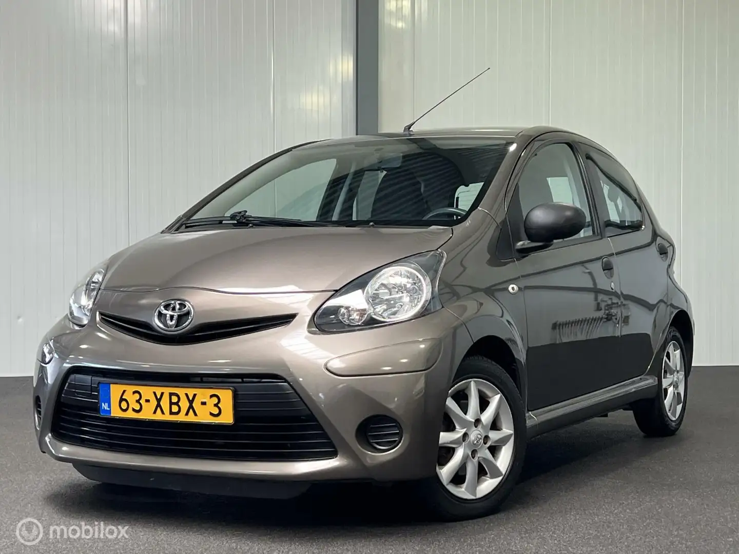 Toyota Aygo 1.0 VVT-i Comfort 5-drs [ NAP Bluetooth airco LM ] Braun - 1