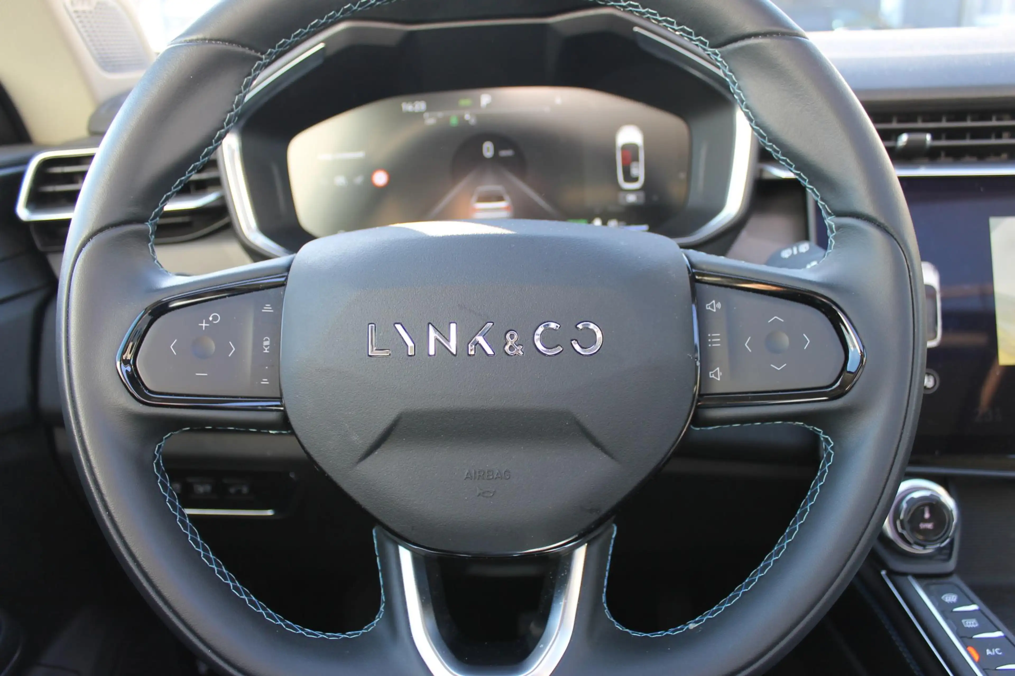 Lynk & Co 01 /360 Camera/ Adaptieve cruise control/ Elektrische — photo 10