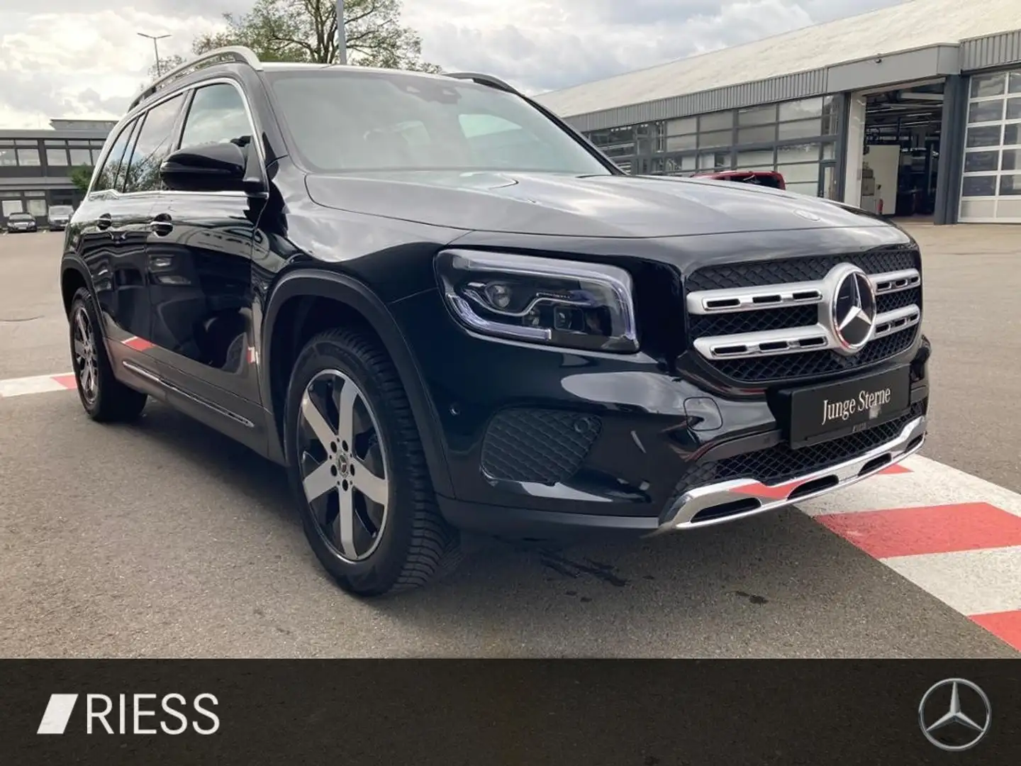 Mercedes-Benz GLB 200 Progressive AHK Ambie Multibeam InfoHE Zwart - 2