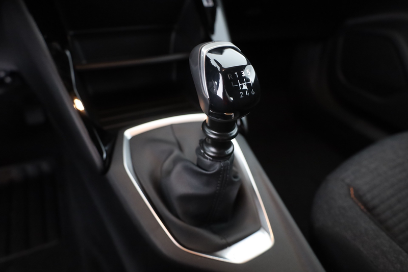 Peugeot 2008 1.2 PureTech LED Navi Kamera — photo 13