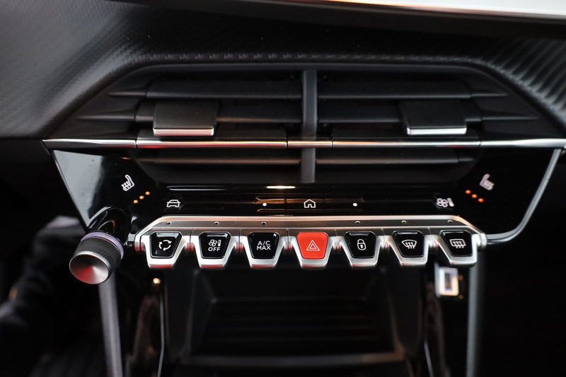 Peugeot 2008 1.2 PureTech LED Navi Kamera — photo 11