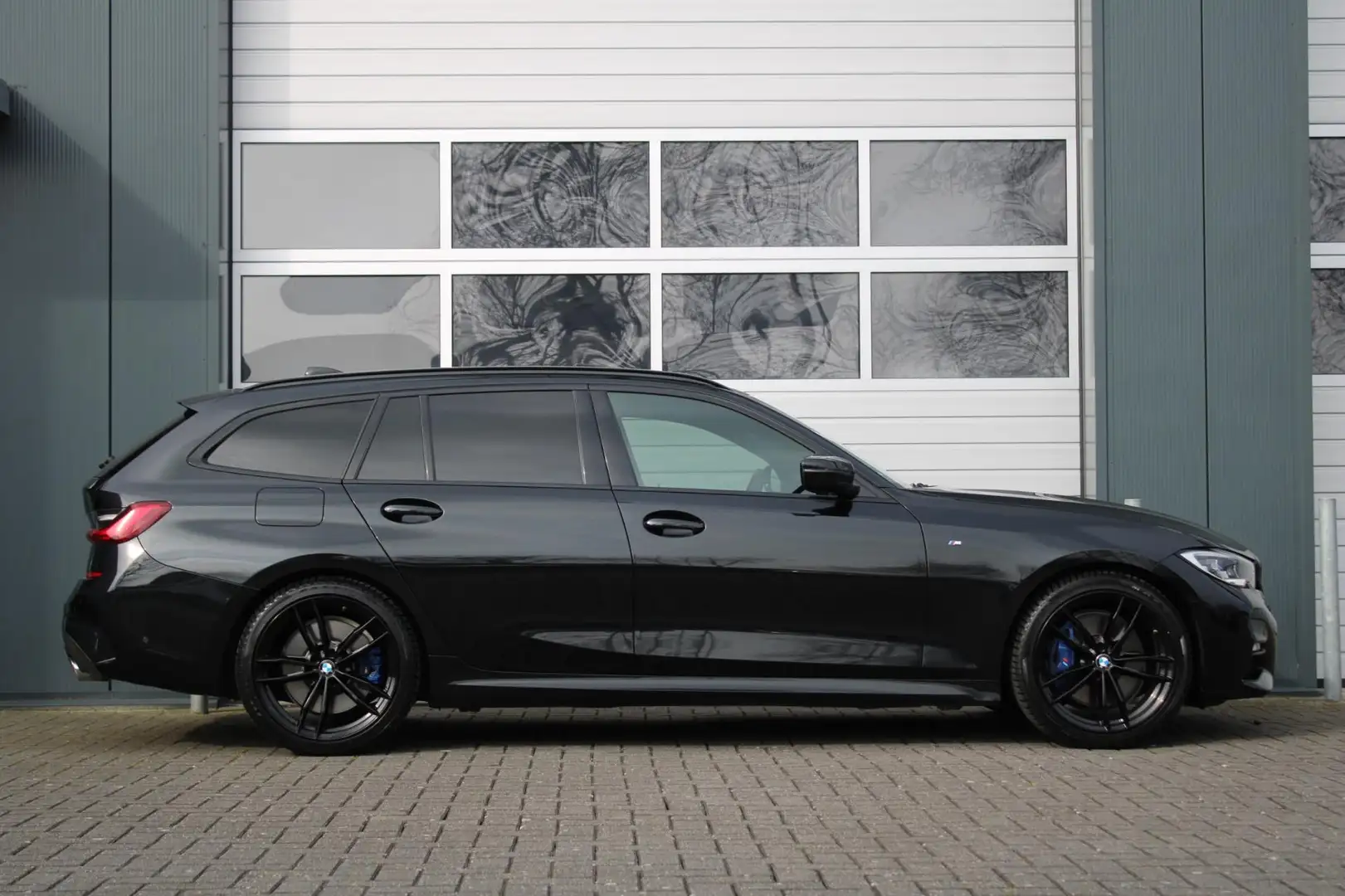 BMW 330 3-serie Touring 330d High Executive M-Sport 265pk Zwart - 2