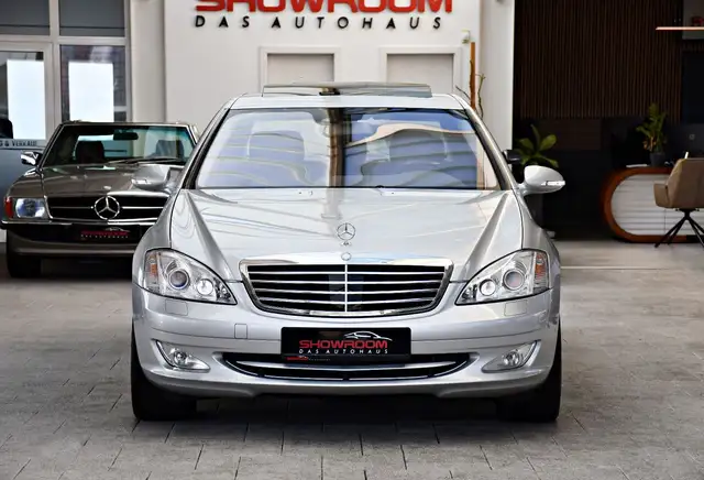 Mercedes-Benz S 500 view 5