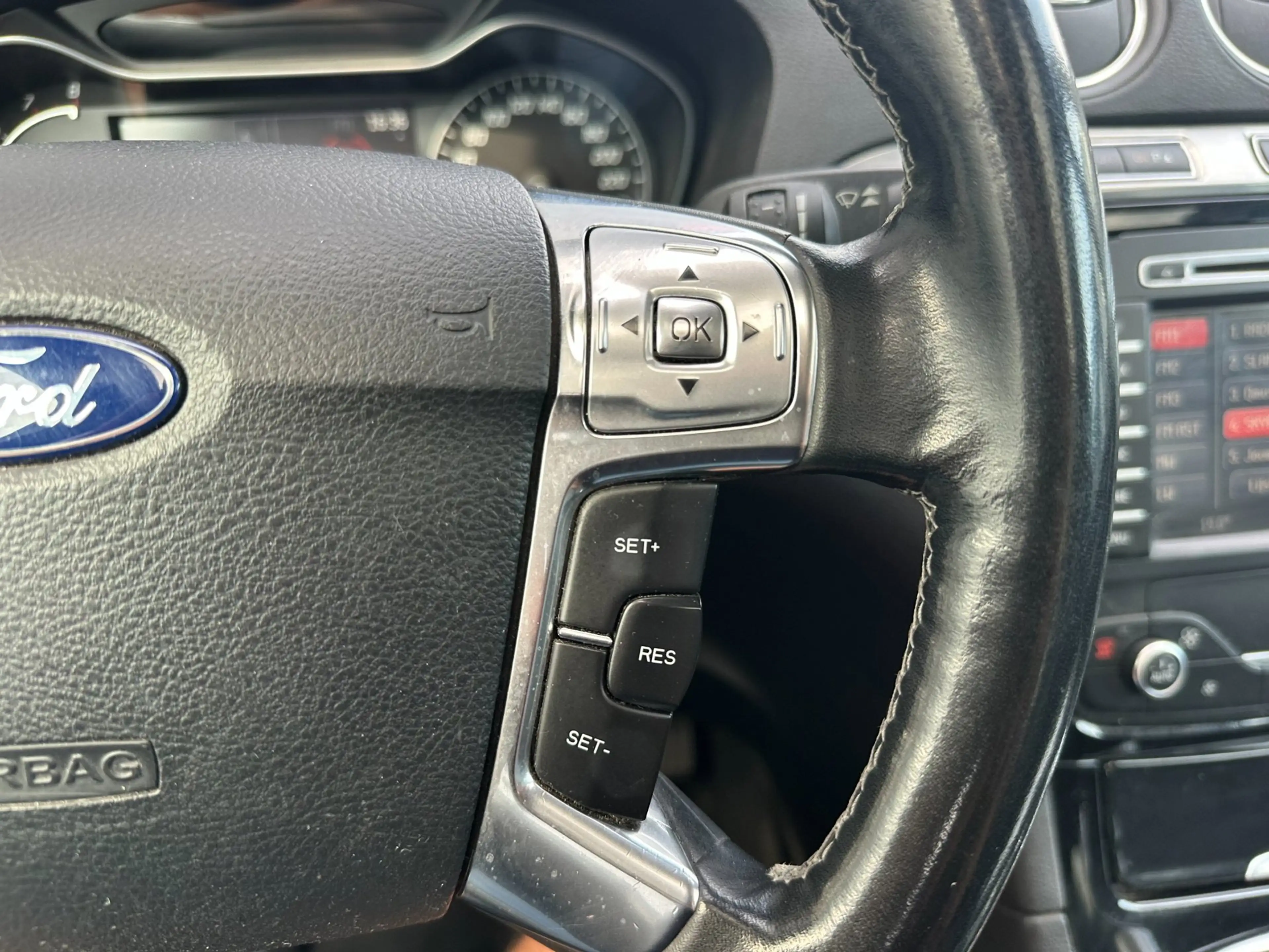 Ford Galaxy 1.6 SCTi Platinum — photo 18