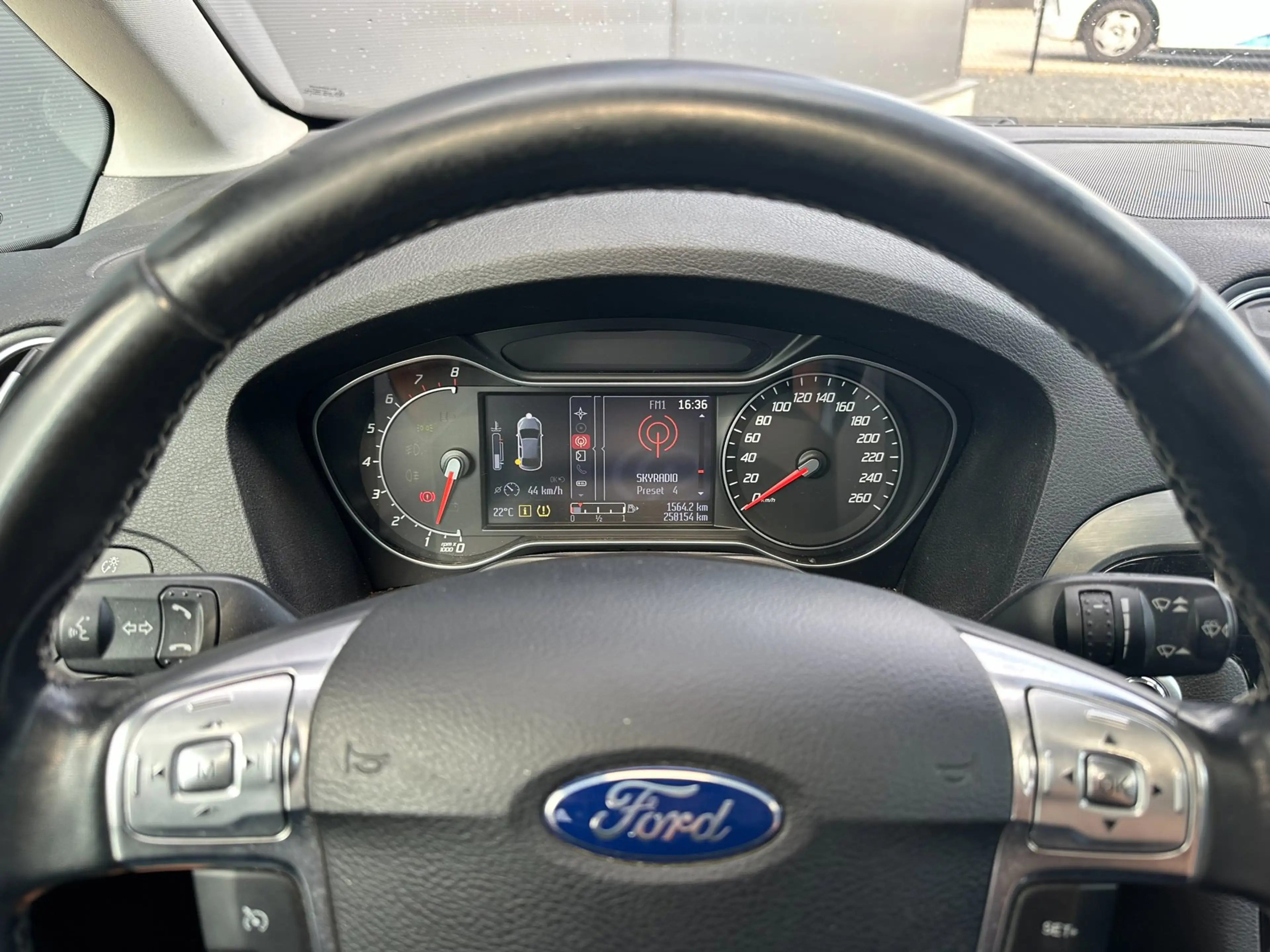 Ford Galaxy 1.6 SCTi Platinum — photo 16