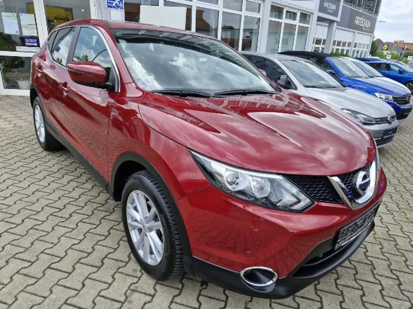 Nissan Qashqai 1,2 DIG-T Acenta; Navi; Allwetterreifen Червоний - 2