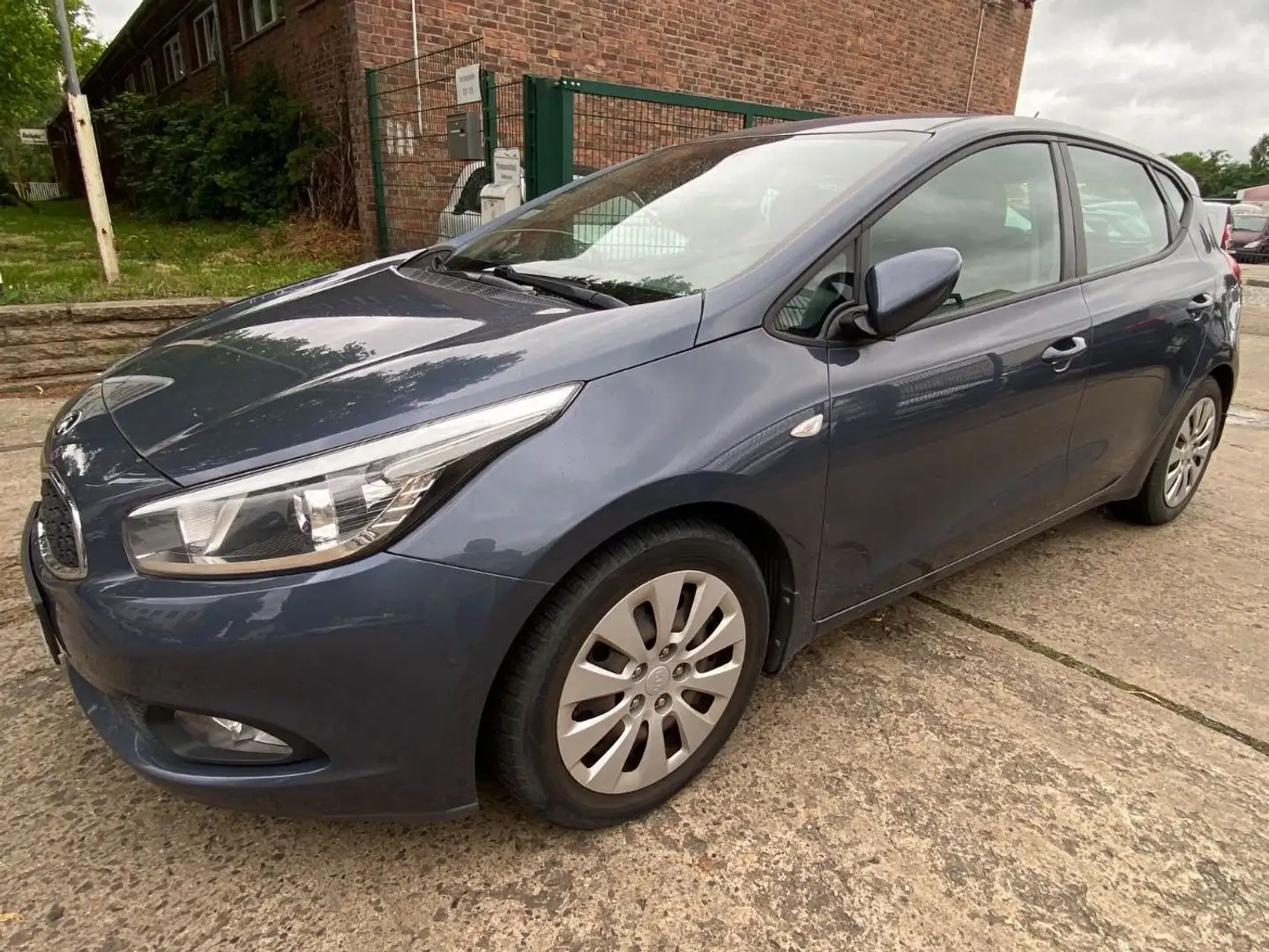 Kia Ceed / cee'd 1.4 CVVT Klima+Allwetter+PDC Grau - 1