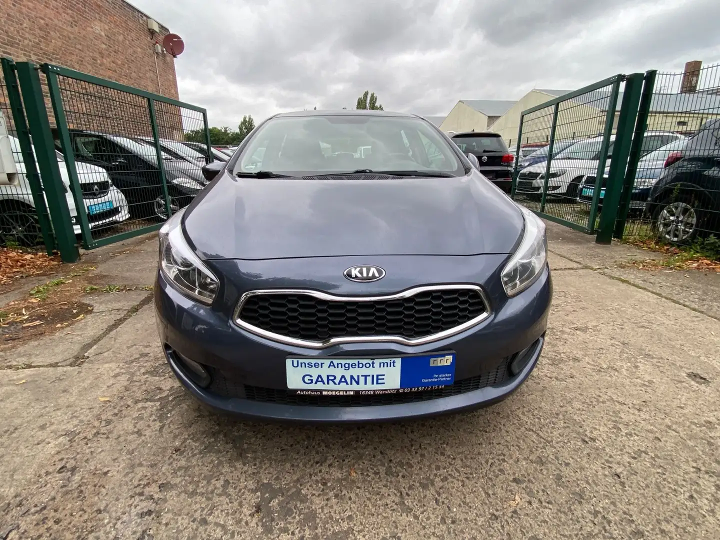 Kia Ceed / cee'd 1.4 CVVT Klima+Allwetter+PDC Grau - 2
