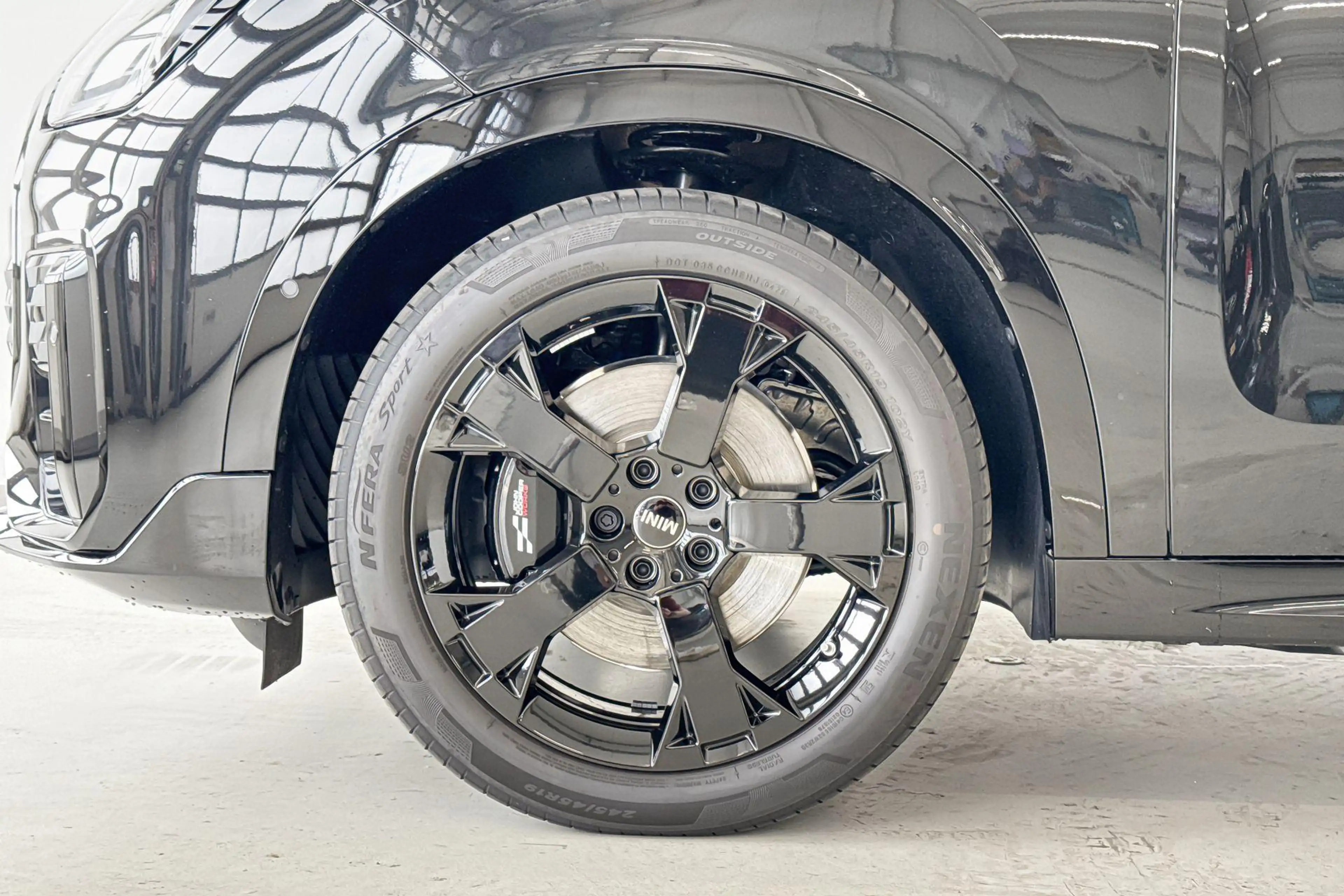 MINI John Cooper Works Countryman Electric E XL 66.5 kWh | 19" John Cooper Works Run — photo 5