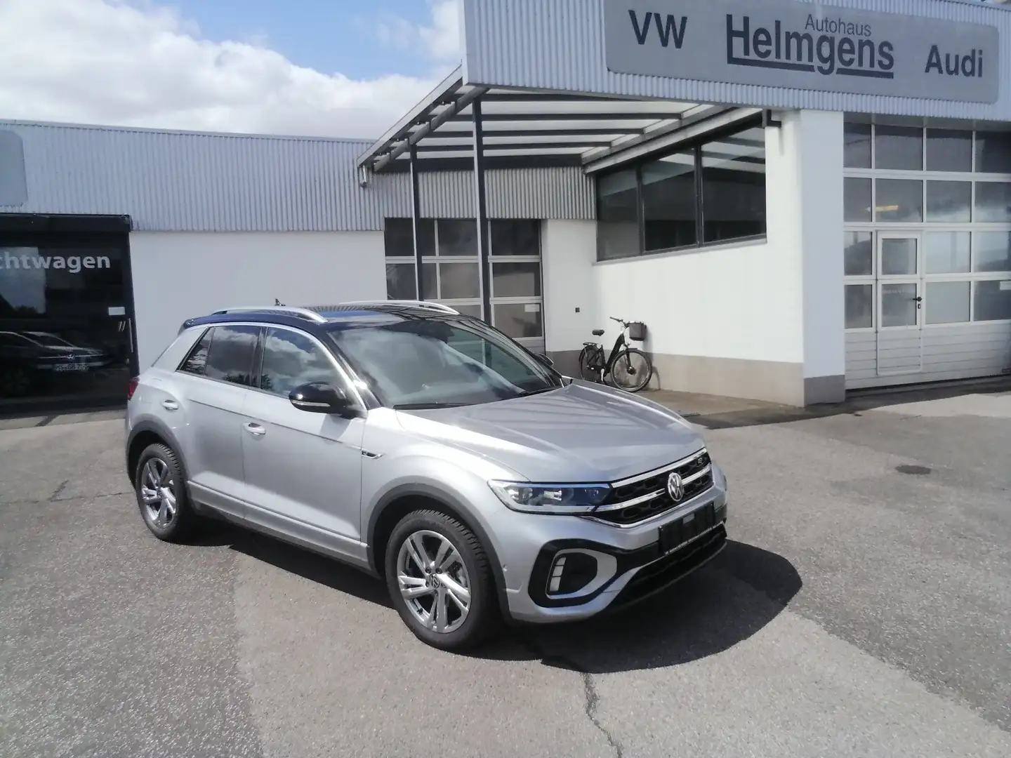 Volkswagen T-Roc 1,5 R-Line LED APP AHK ACC KAM LMF SHZ Silber - 1
