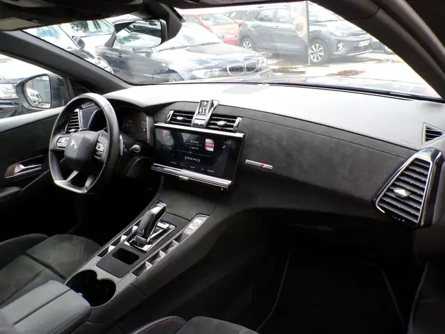 DS Automobiles DS 7 Crossback view 9